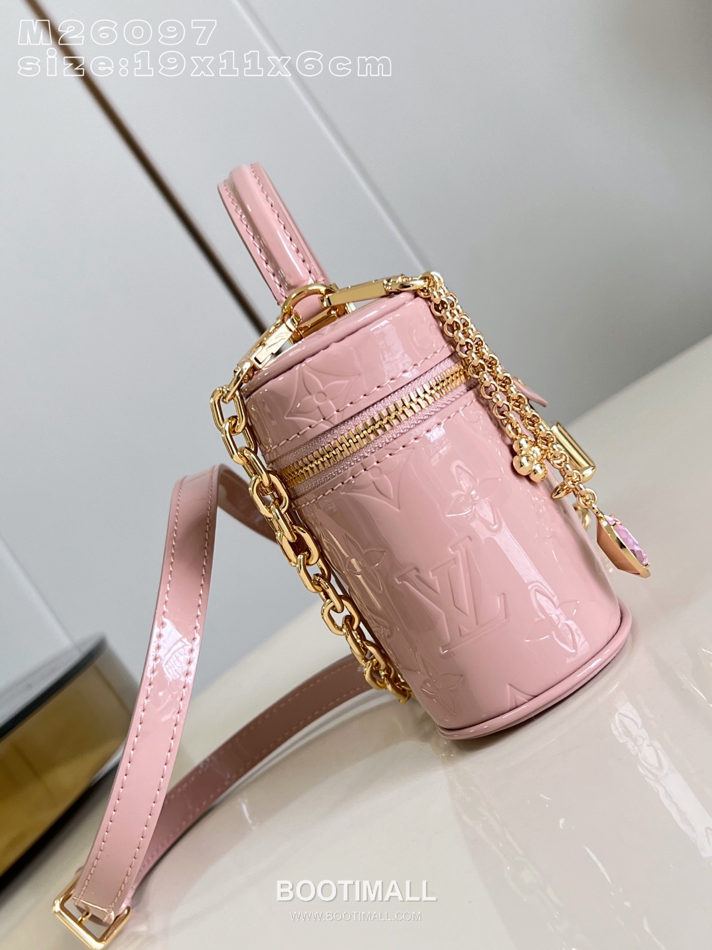 Louis Vuitton Vanity Chain Monogram Canvas Clutch Shoulder Bag with Lock Chain Detail 루이비통 바니티 체인 모노그램 캔버스 클러치 숄더백 락체인 M26097 19cm 3