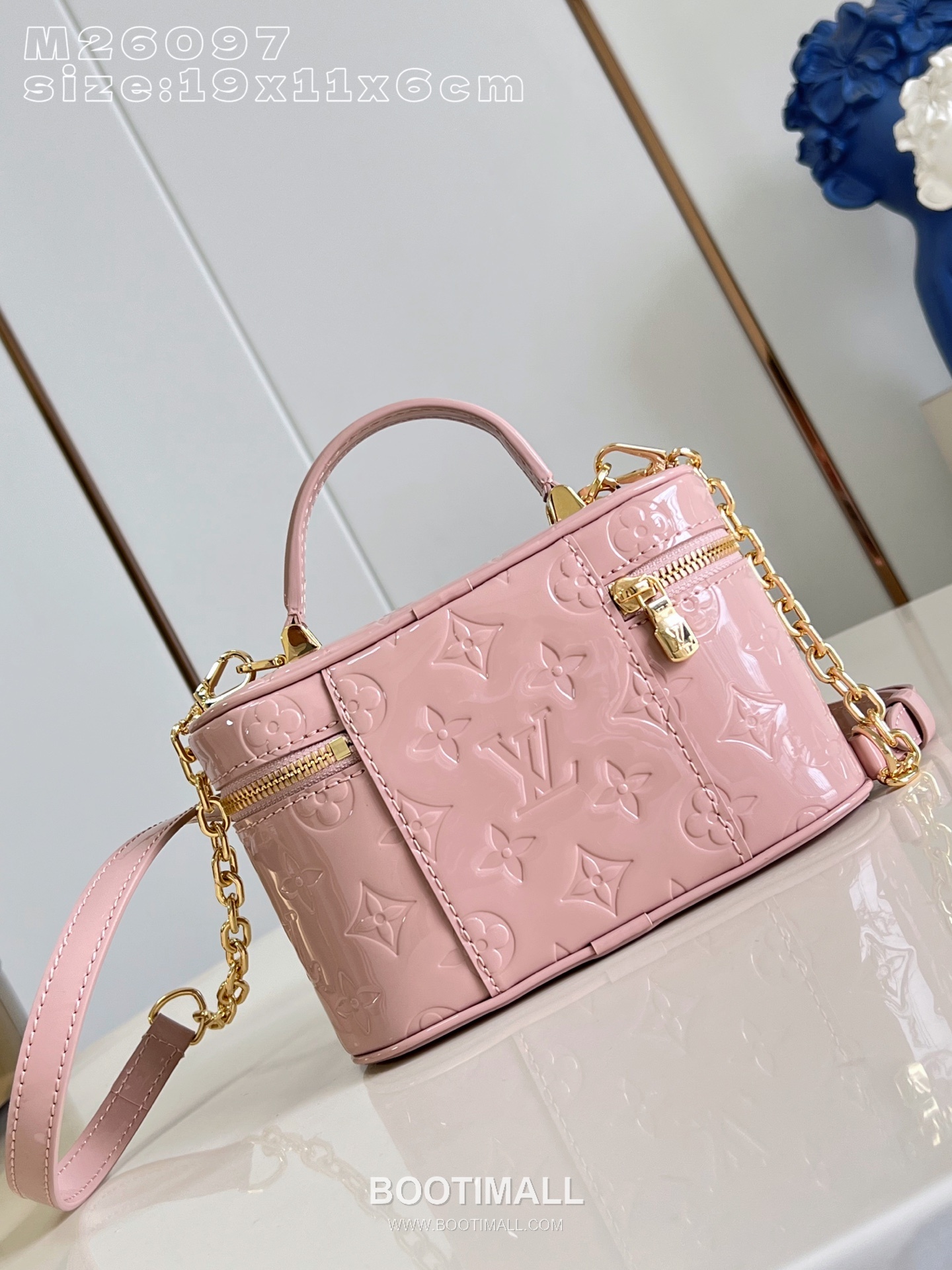 Louis Vuitton Vanity Chain Monogram Canvas Clutch Shoulder Bag with Lock Chain Detail 루이비통 바니티 체인 모노그램 캔버스 클러치 숄더백 락체인 M26097 19cm 4