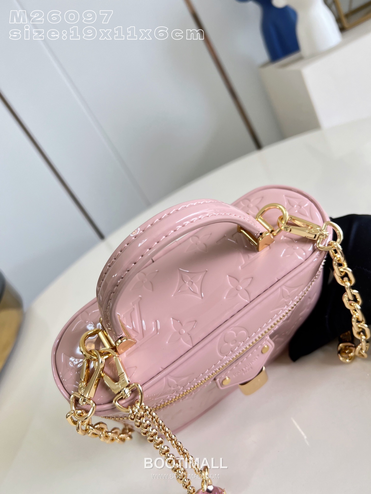 Louis Vuitton Vanity Chain Monogram Canvas Clutch Shoulder Bag with Lock Chain Detail 루이비통 바니티 체인 모노그램 캔버스 클러치 숄더백 락체인 M26097 19cm 7