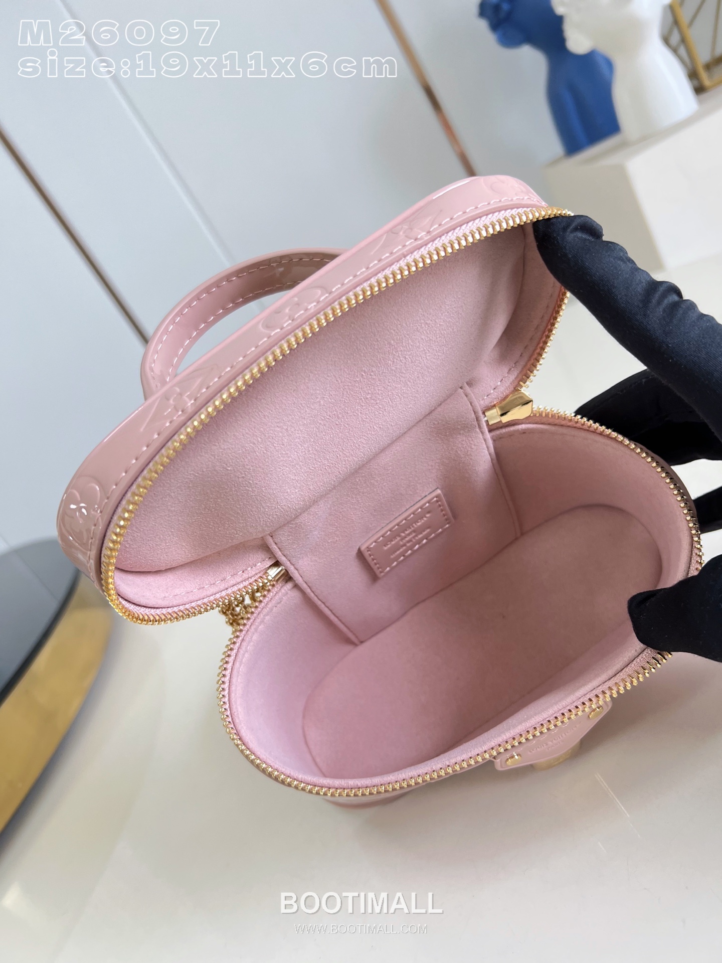 Louis Vuitton Vanity Chain Monogram Canvas Clutch Shoulder Bag with Lock Chain Detail 루이비통 바니티 체인 모노그램 캔버스 클러치 숄더백 락체인 M26097 19cm 8