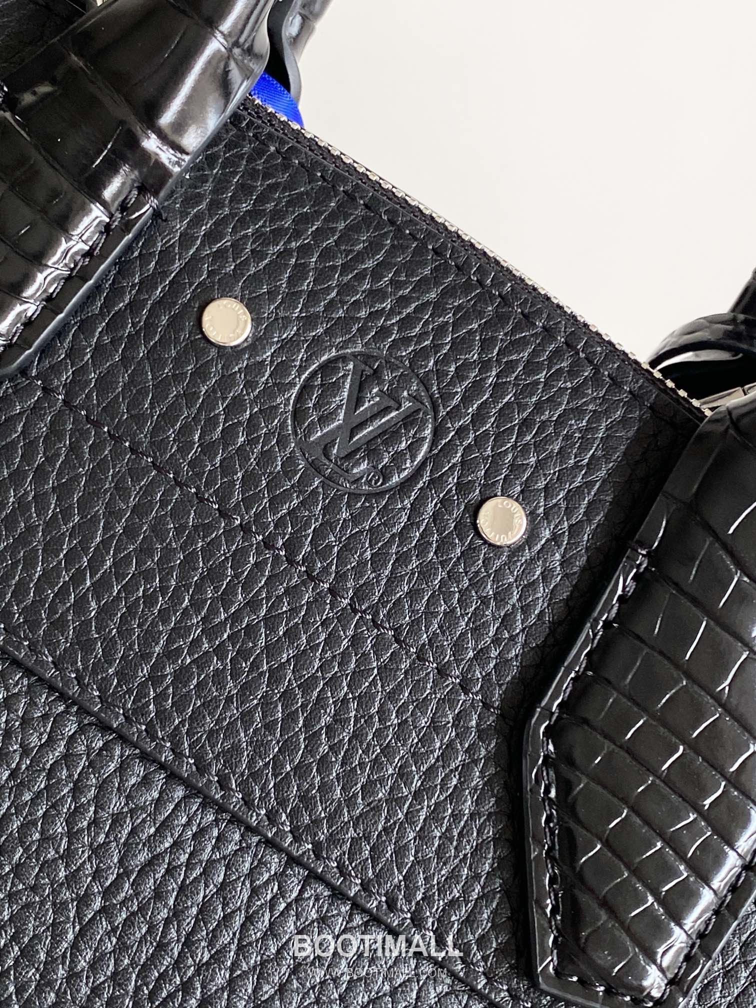 Louis Vuitton Coussin PM Cowhide Leather Shoulder Bag with Chain Strap Detail 루이비통 쿠쌍 PM 카우하이드 숄더백 체인스트랩 M84673 27cm 5