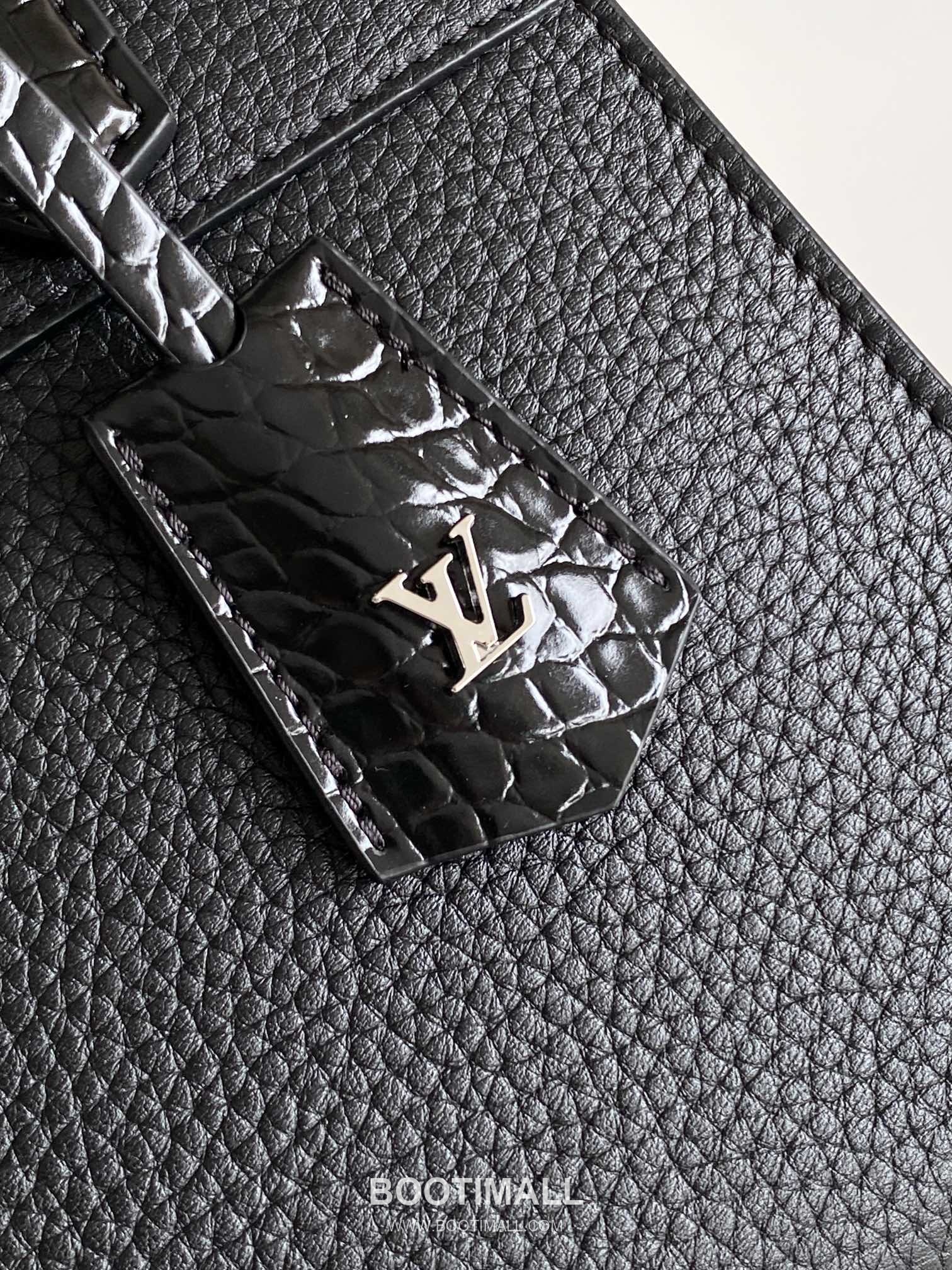 Louis Vuitton Coussin PM Cowhide Leather Shoulder Bag with Chain Strap Detail 루이비통 쿠쌍 PM 카우하이드 숄더백 체인스트랩 M84673 27cm 6