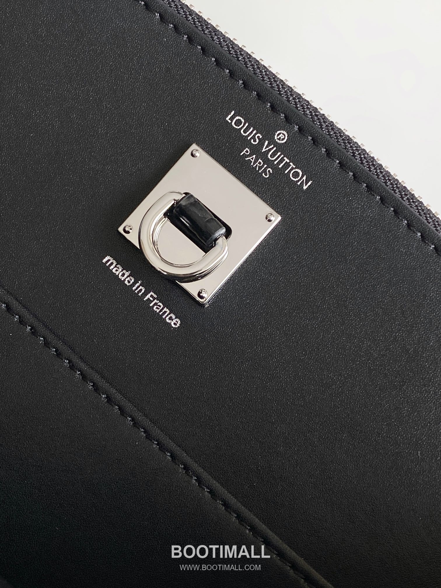 Louis Vuitton Coussin PM Cowhide Leather Shoulder Bag with Chain Strap Detail 루이비통 쿠쌍 PM 카우하이드 숄더백 체인스트랩 M84673 27cm 9