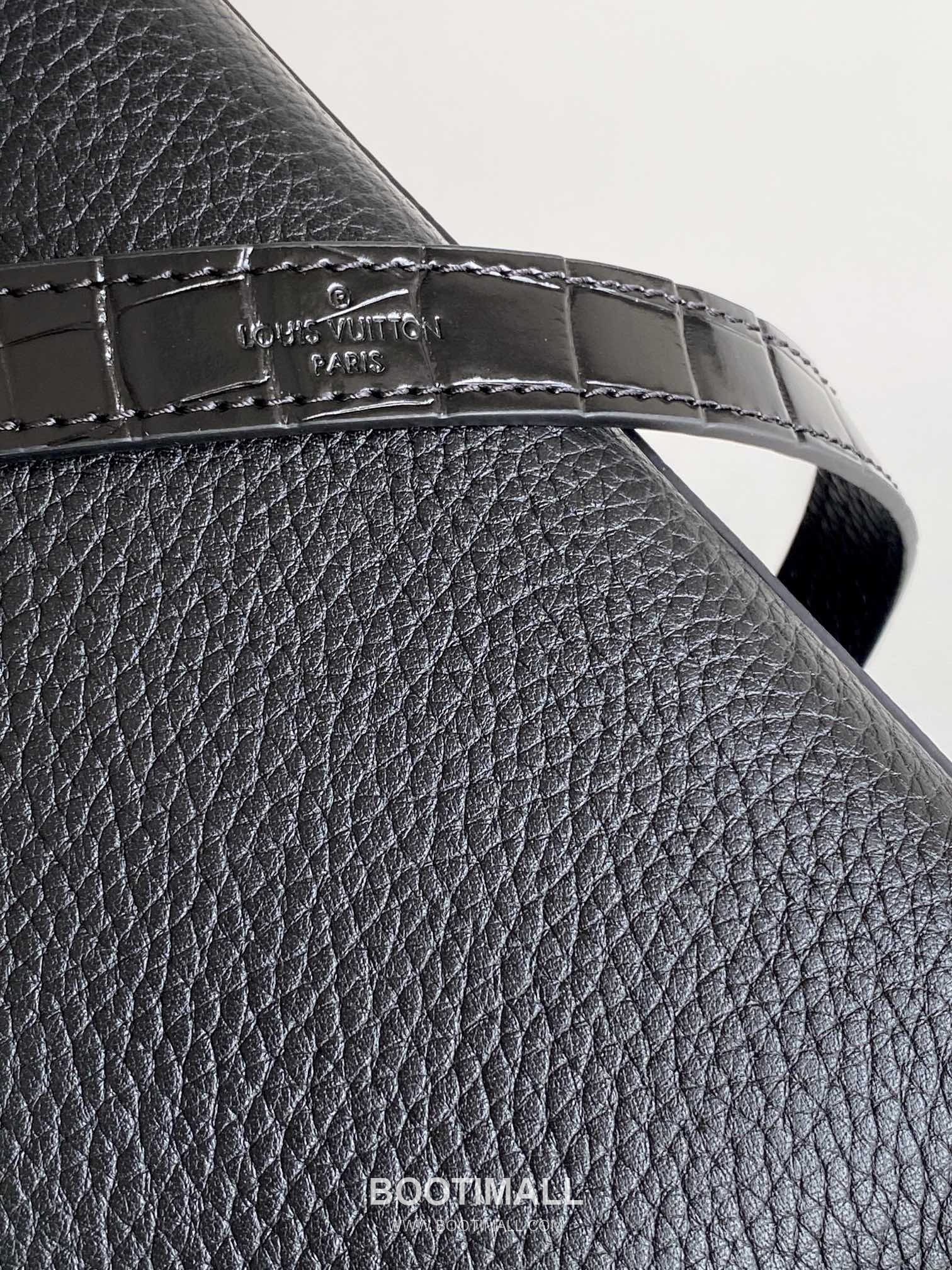 Louis Vuitton Coussin BB Cowhide Leather Shoulder Bag with Chain Strap Detail 루이비통 쿠쌍 BB 카우하이드 숄더백 체인스트랩 M95847 21cm 7