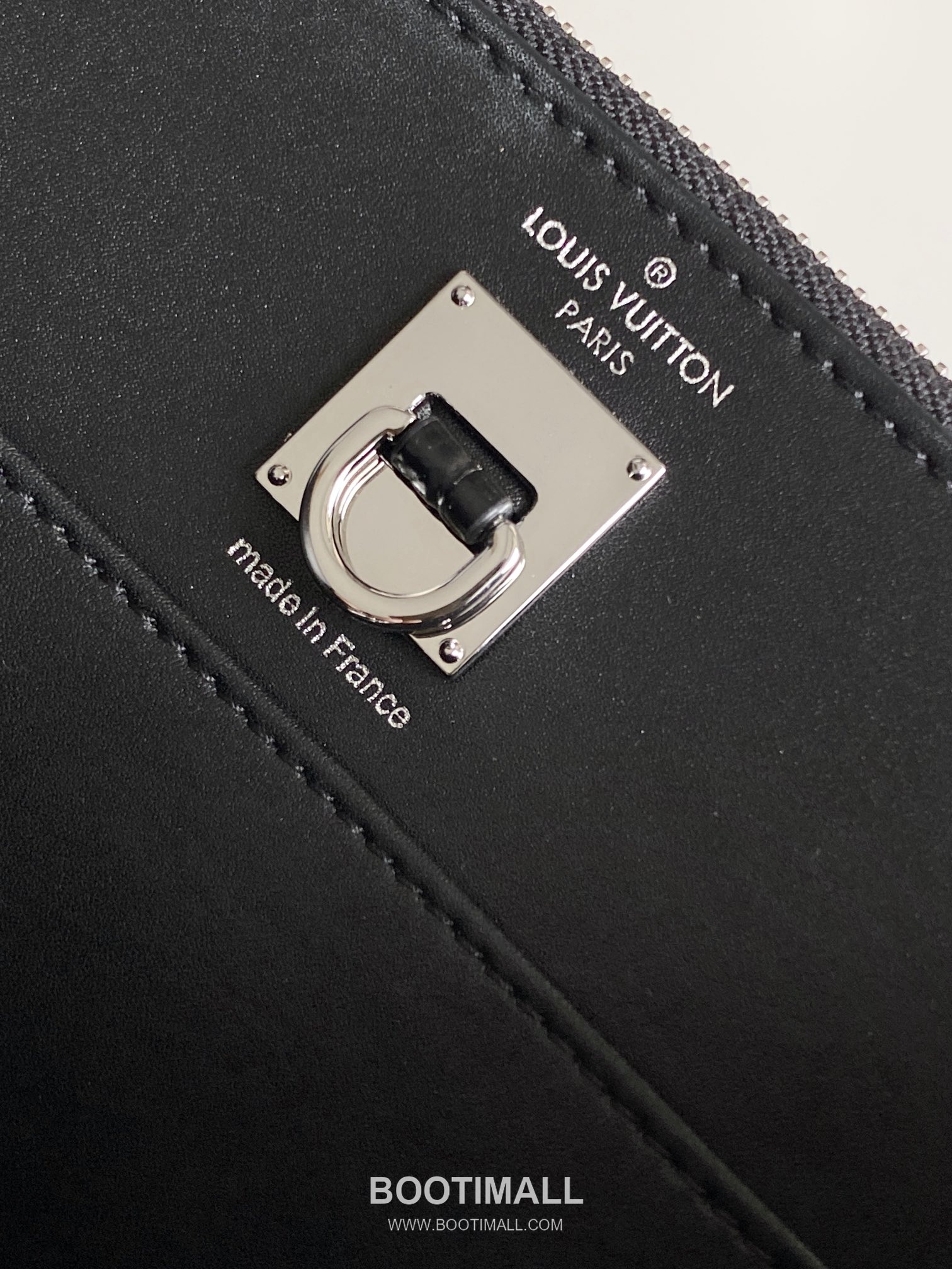 Louis Vuitton Coussin BB Cowhide Leather Shoulder Bag with Chain Strap Detail 루이비통 쿠쌍 BB 카우하이드 숄더백 체인스트랩 M95847 21cm 9