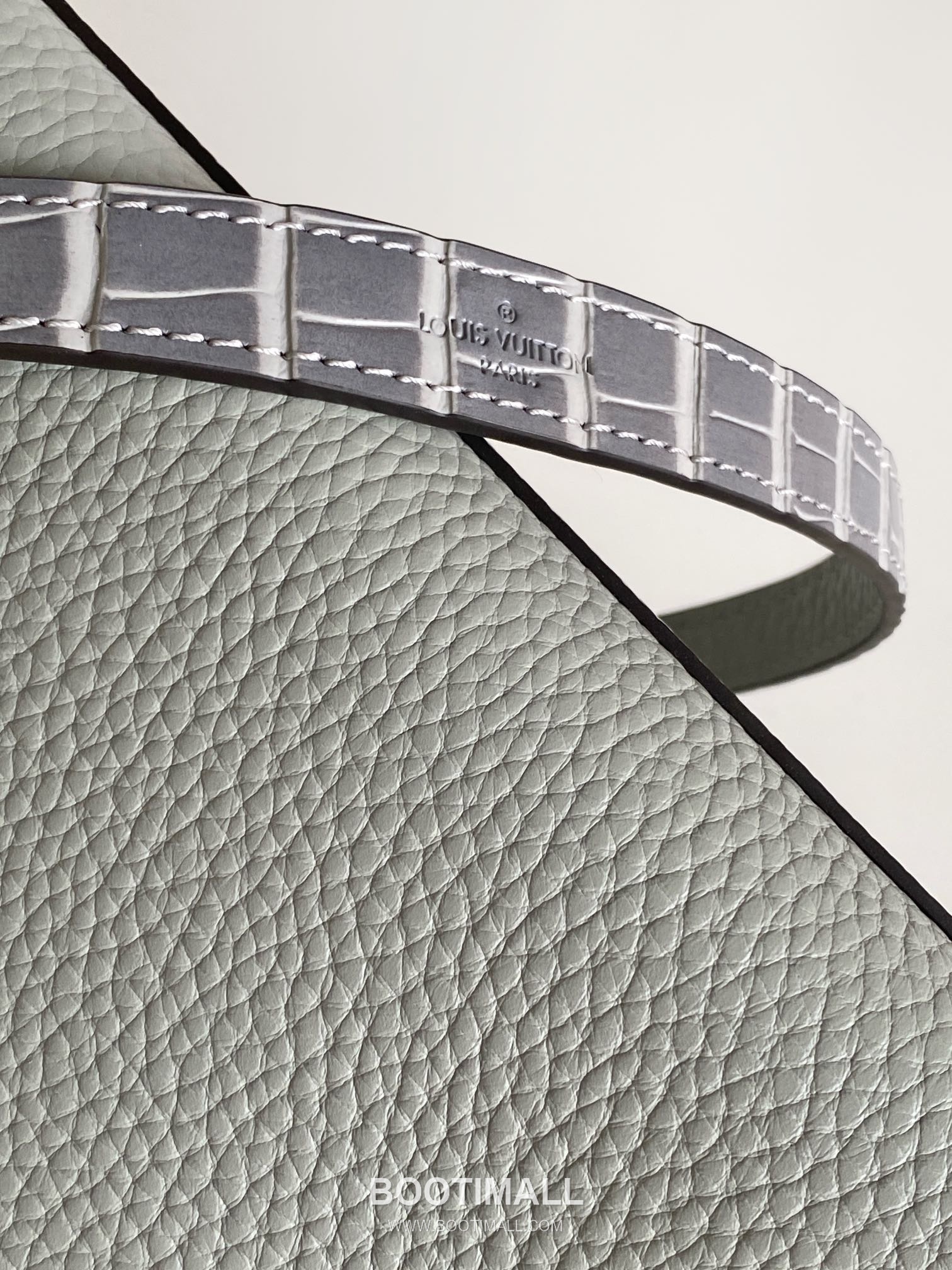 Louis Vuitton Coussin PM Cowhide Leather Shoulder Bag with Chain Strap Detail 루이비통 쿠쌍 PM 카우하이드 숄더백 체인스트랩 M84673 27cm 6