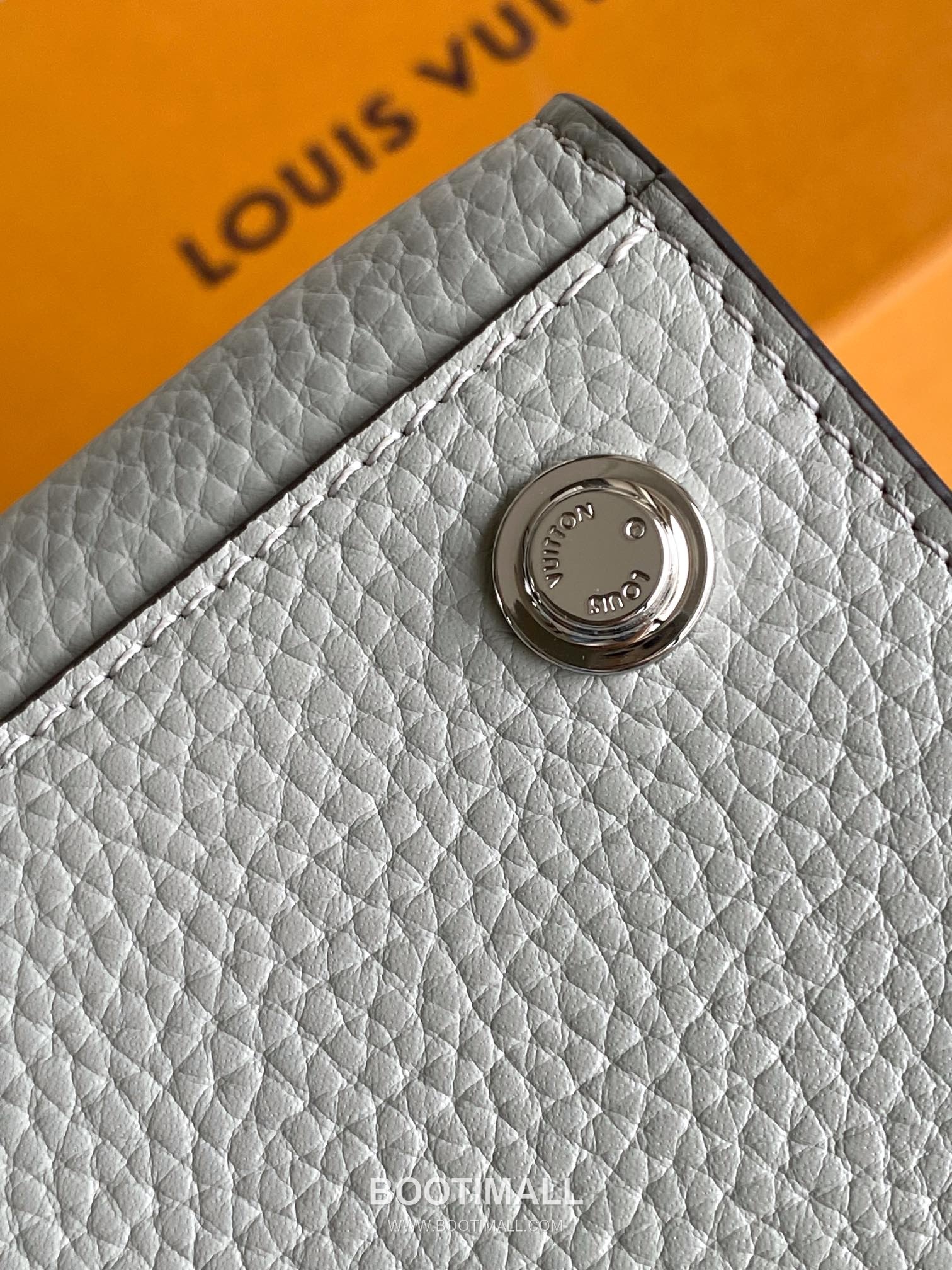 Louis Vuitton Coussin PM Cowhide Leather Shoulder Bag with Chain Strap Detail 루이비통 쿠쌍 PM 카우하이드 숄더백 체인스트랩 M84673 27cm 7