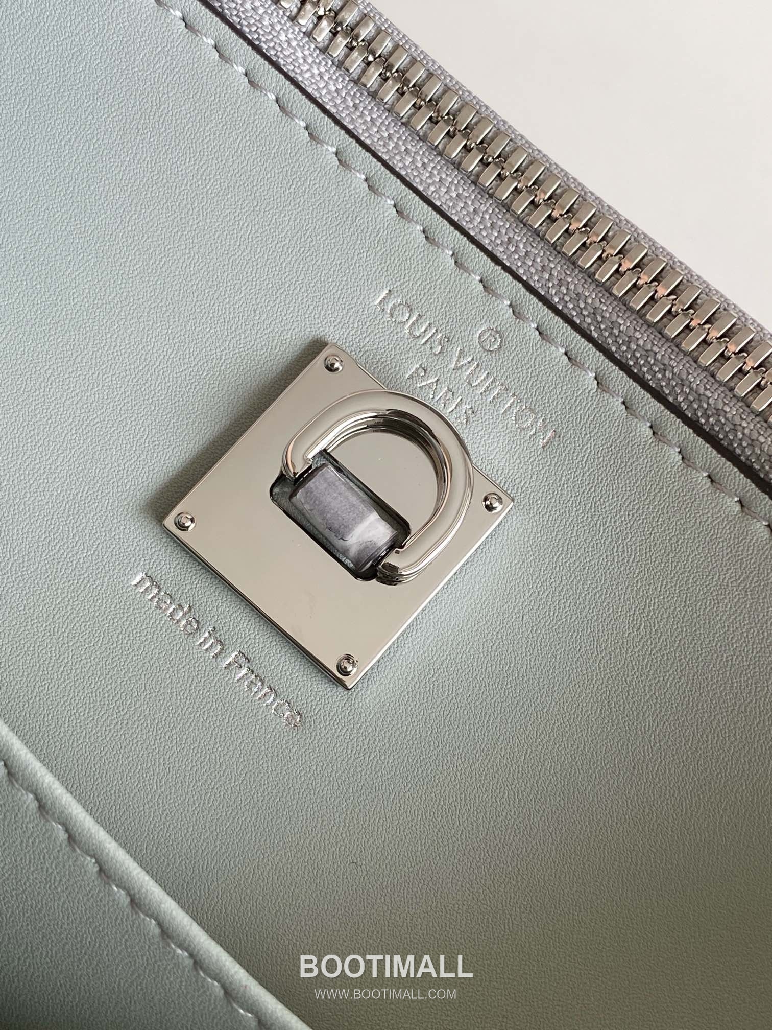 Louis Vuitton Coussin BB Cowhide Leather Shoulder Bag with Chain Strap Detail 루이비통 쿠쌍 BB 카우하이드 숄더백 체인스트랩 M95847 21cm 9