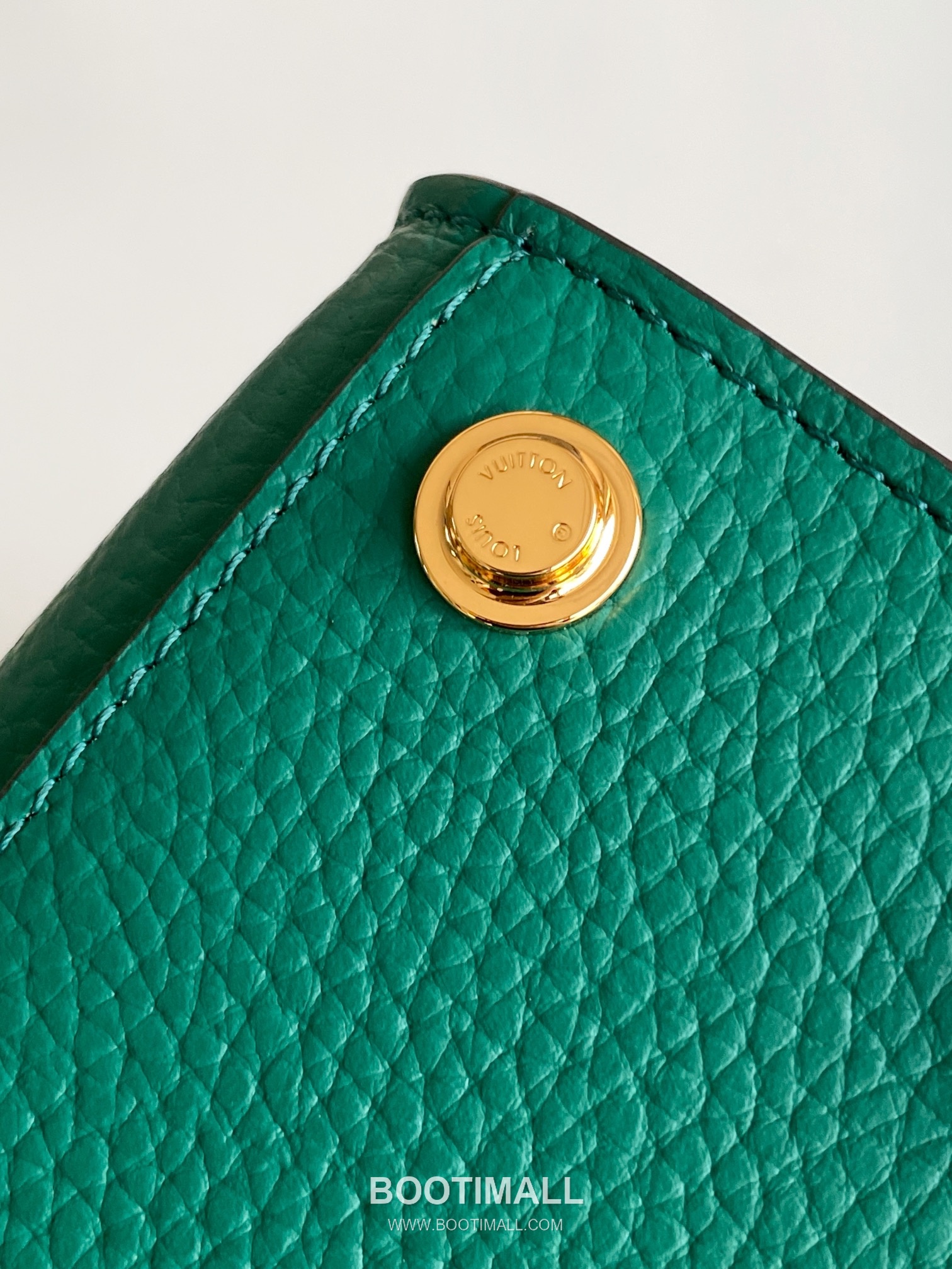 Louis Vuitton Coussin BB Cowhide Leather Shoulder Bag with Chain Strap Detail 루이비통 쿠쌍 BB 카우하이드 숄더백 체인스트랩 M95847 21cm 7