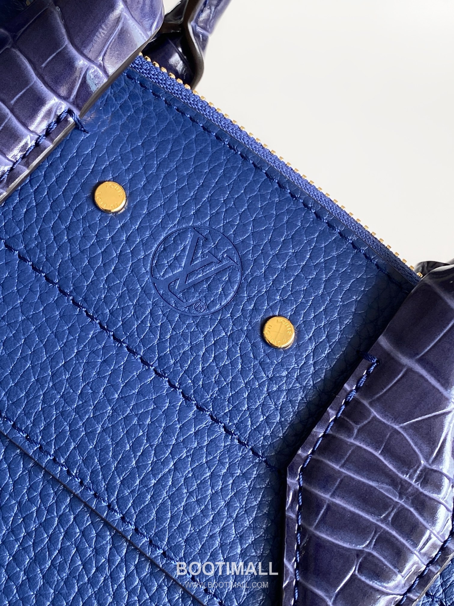 Louis Vuitton Coussin PM Cowhide Leather Shoulder Bag with Chain Strap Detail 루이비통 쿠쌍 PM 카우하이드 숄더백 체인스트랩 M84673 27cm 6