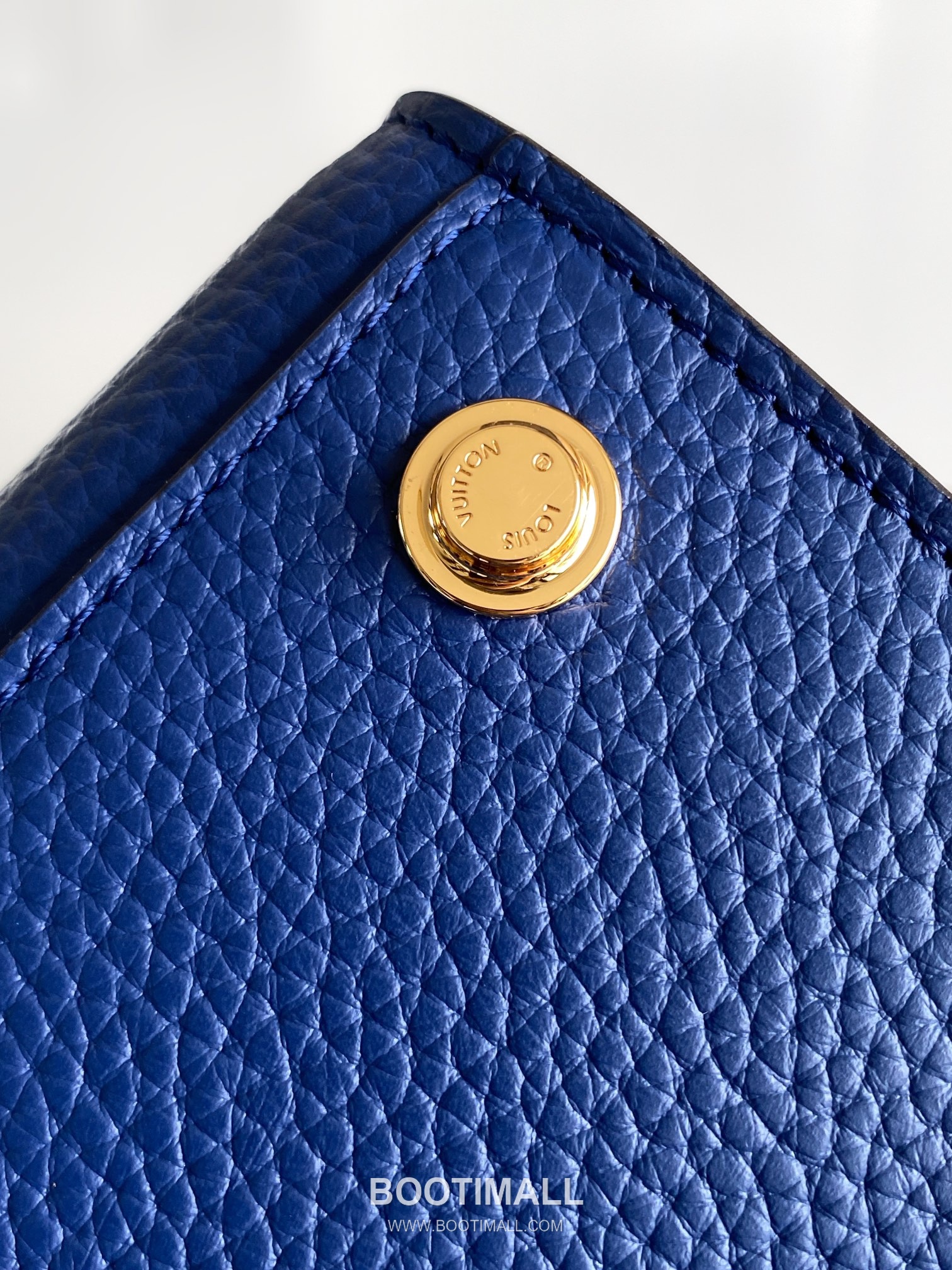 Louis Vuitton Coussin PM Cowhide Leather Shoulder Bag with Chain Strap Detail 루이비통 쿠쌍 PM 카우하이드 숄더백 체인스트랩 M84673 27cm 7