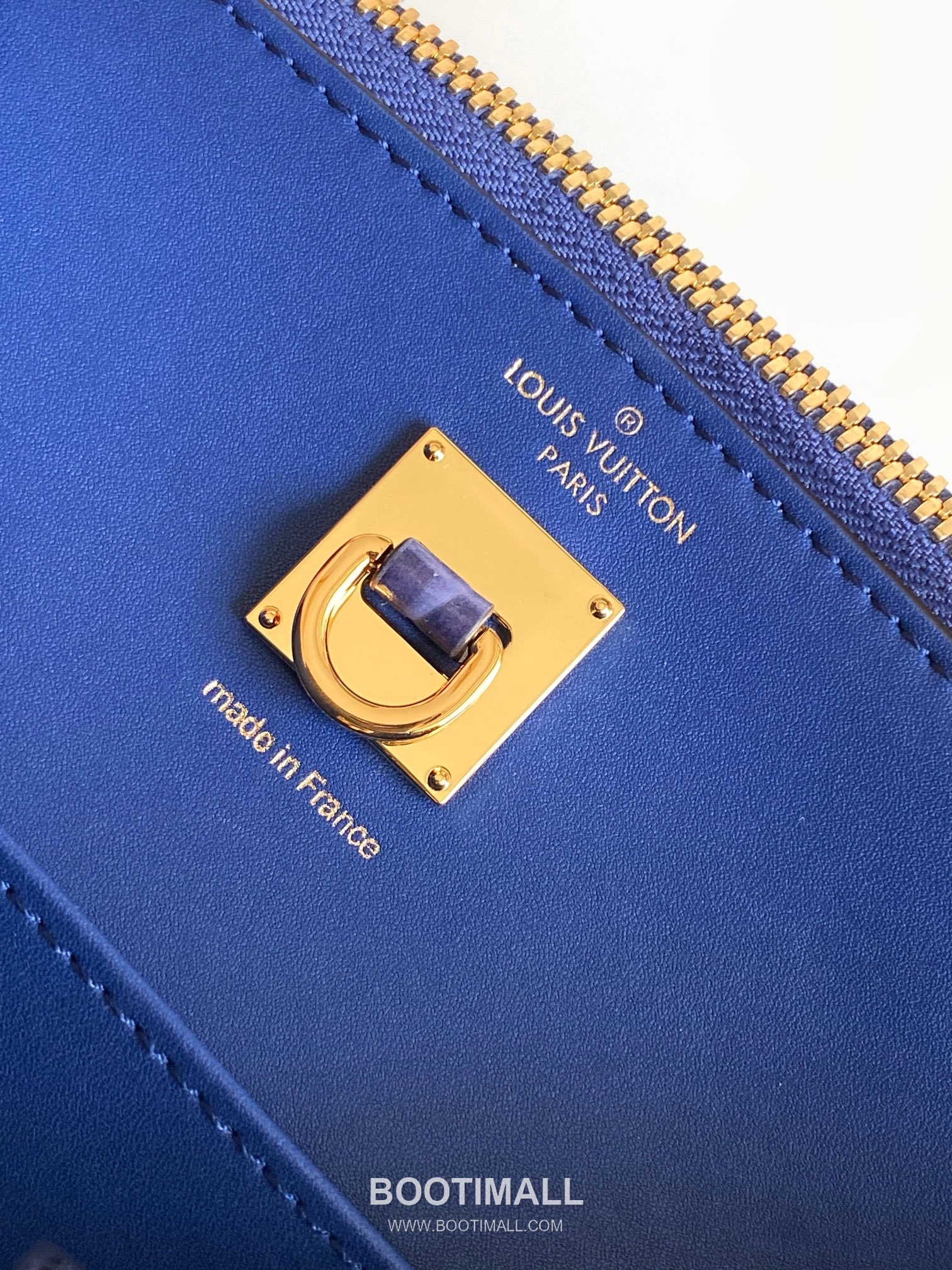 Louis Vuitton Coussin PM Cowhide Leather Shoulder Bag with Chain Strap Detail 루이비통 쿠쌍 PM 카우하이드 숄더백 체인스트랩 M84673 27cm 9