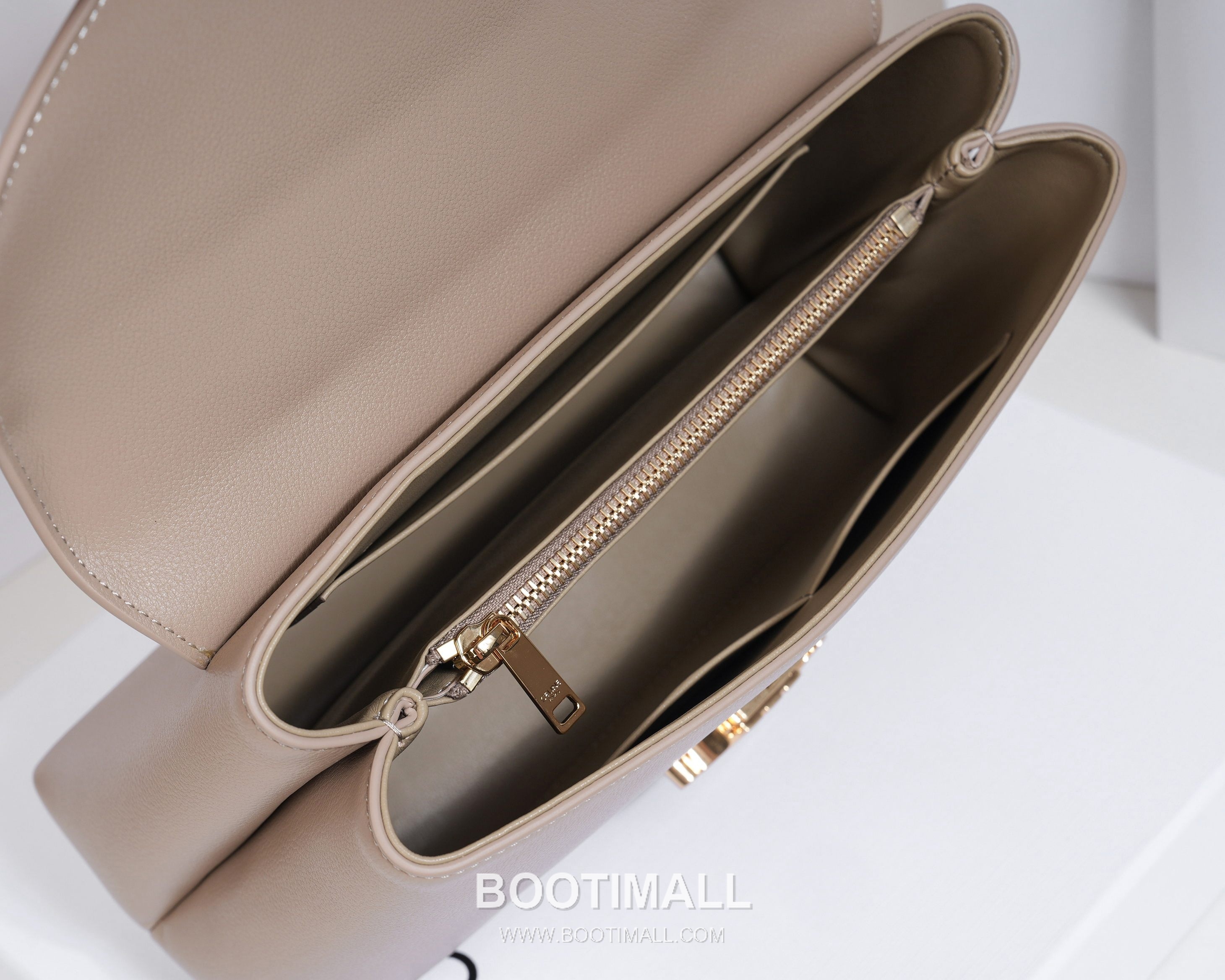 Celine Nino Cowhide Leather Top Handle Crossbody Bag with Triomphe Lock Detail 셀린느 니노 카우하이드 탑핸들 크로스백 트리옹프락 117523 26cm 9