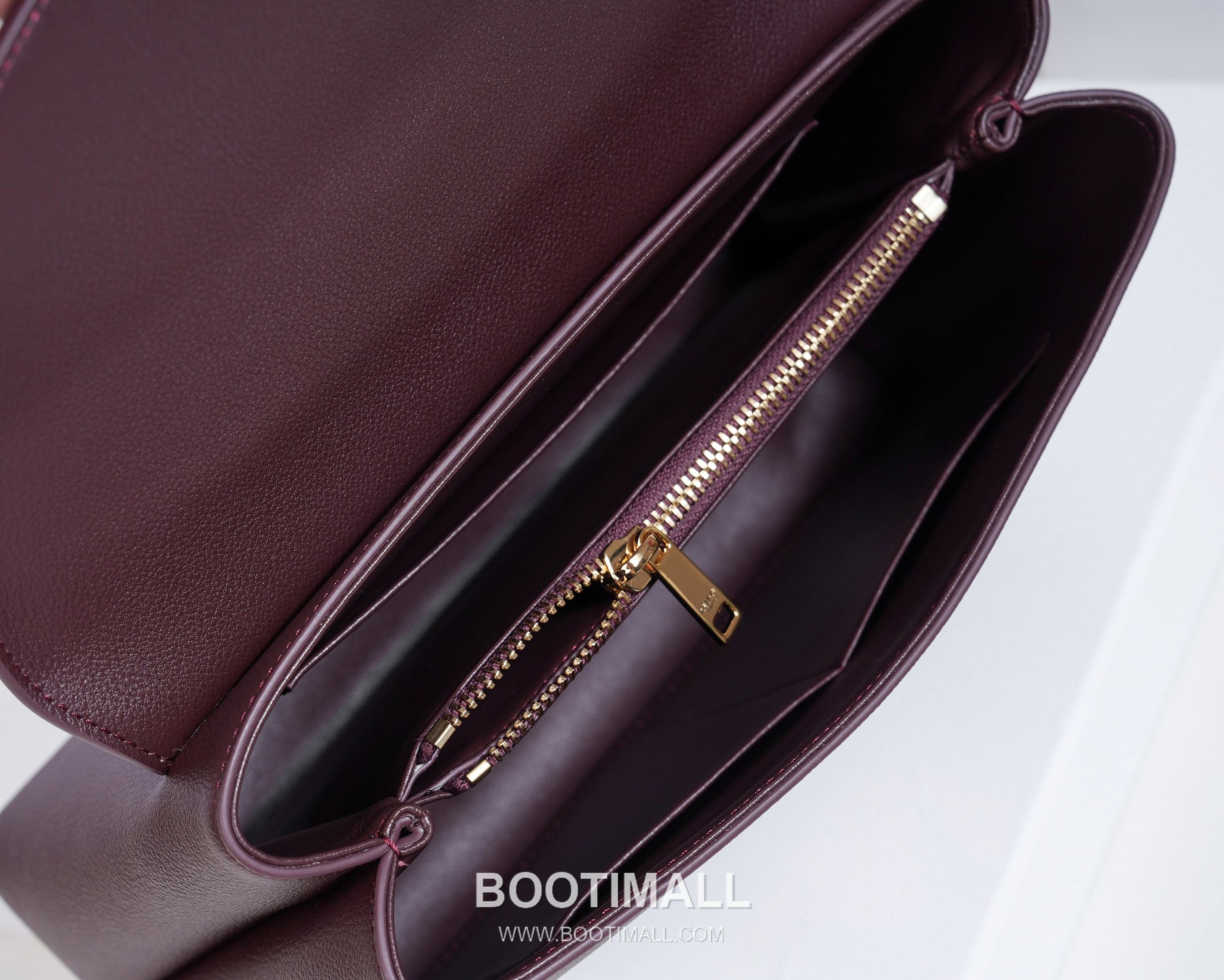 Celine Nino Cowhide Leather Top Handle Crossbody Bag with Triomphe Lock Detail 셀린느 니노 카우하이드 탑핸들 크로스백 트리옹프락 117523 26cm 9