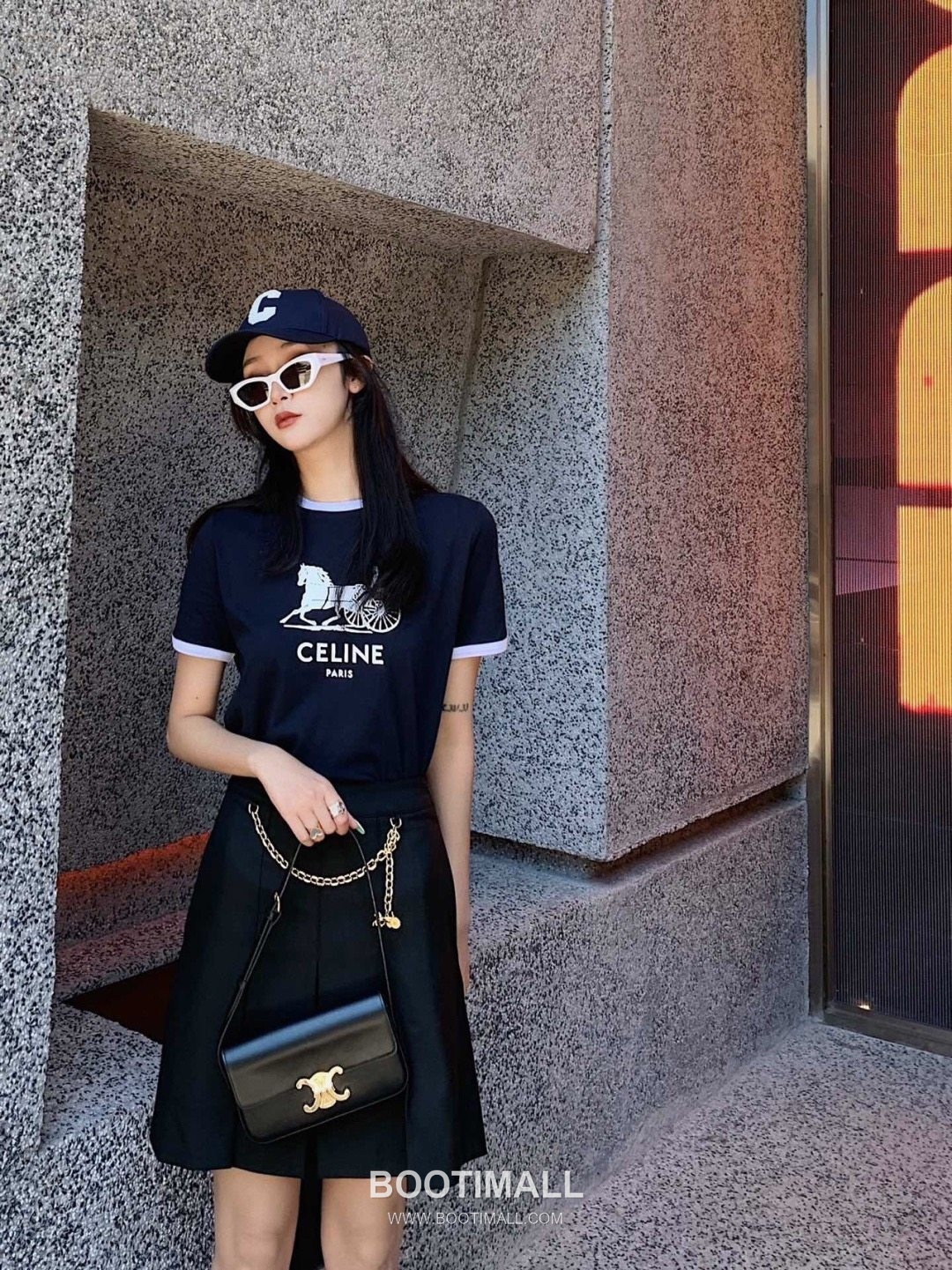 Celine Cowhide Leather Shoulder Crossbody Bag with Minimal Flap Detail 셀린느 카우하이드 숄더 크로스백 미니멀플랩 194143 20cm 9