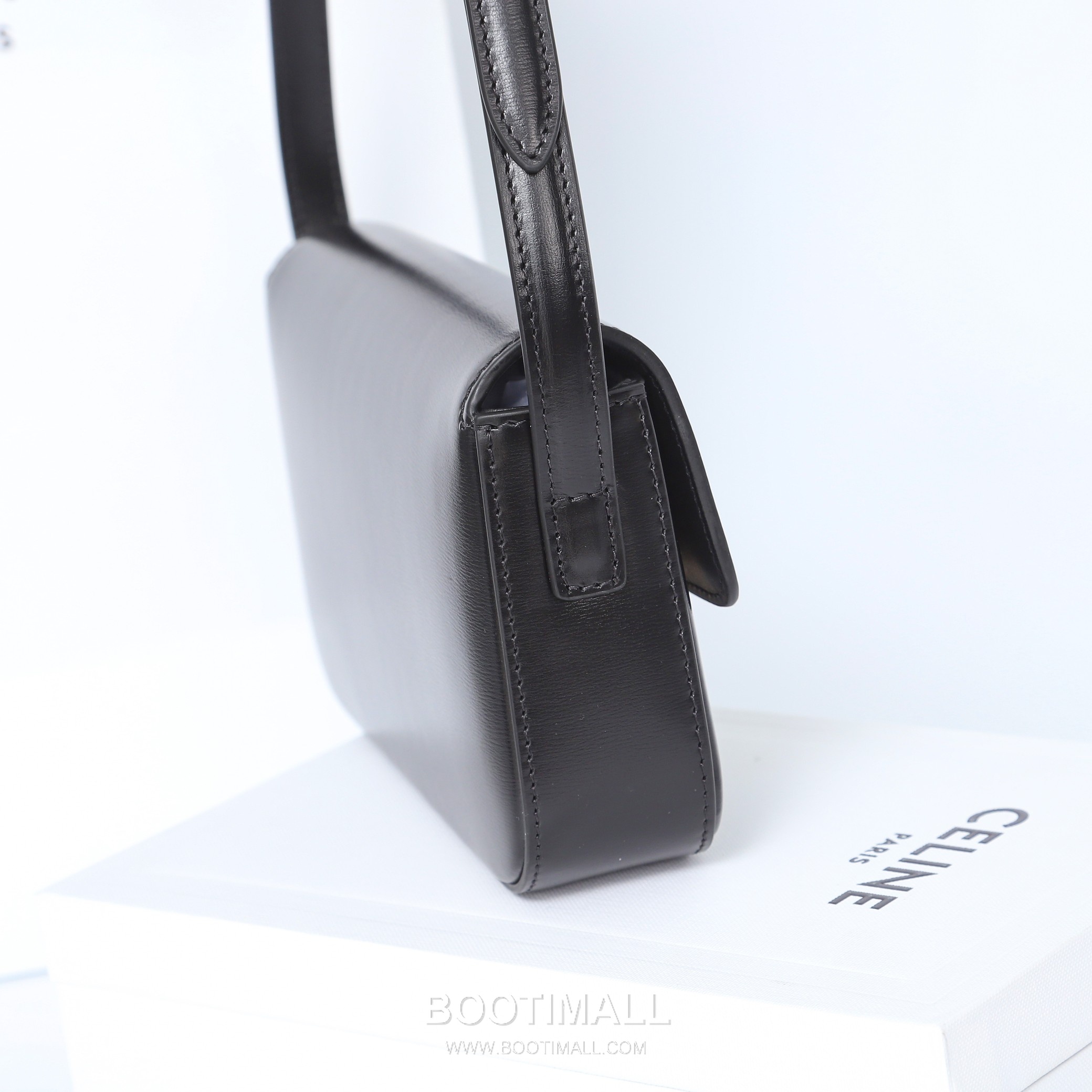 Celine Cowhide Leather Shoulder Crossbody Bag with Minimal Flap Detail 셀린느 카우하이드 숄더 크로스백 미니멀플랩 194143 20cm 17