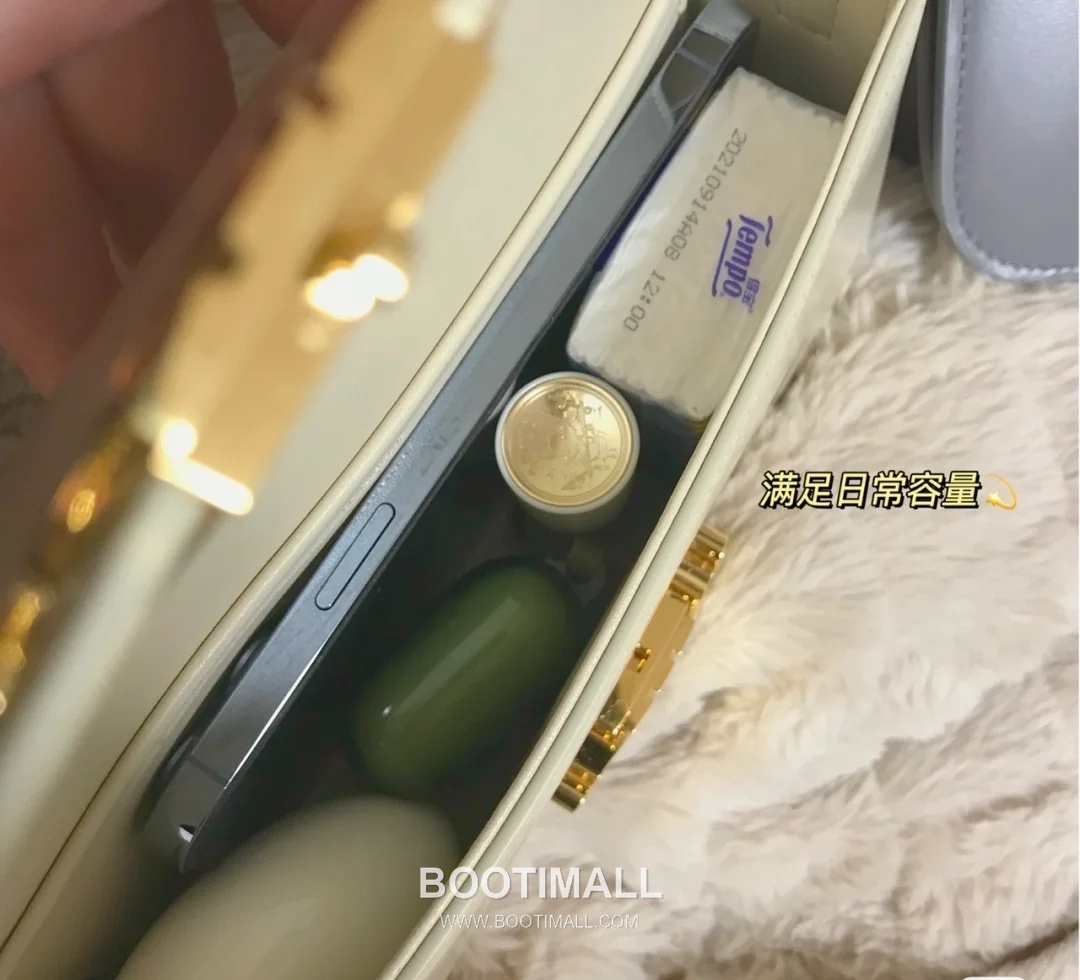 Celine Cowhide Leather Shoulder Crossbody Bag with Minimal Flap Detail 셀린느 카우하이드 숄더 크로스백 미니멀플랩 194143 20cm 5