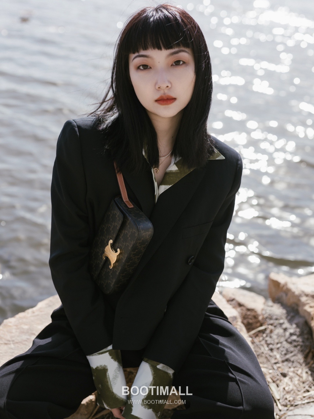 Celine Triomphe Monogram Canvas Cowhide Shoulder Bag with Metal Detail 셀린느 트리옹프 모노그램 캔버스 카우하이드 숄더백 메탈디테일 194143 20cm 4