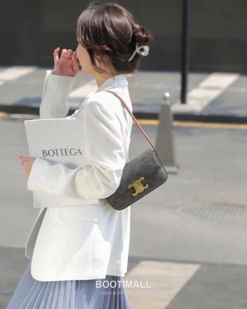 Celine Triomphe Monogram Canvas Cowhide Shoulder Bag with Metal Detail 셀린느 트리옹프 모노그램 캔버스 카우하이드 숄더백 메탈디테일 194143 20cm 5