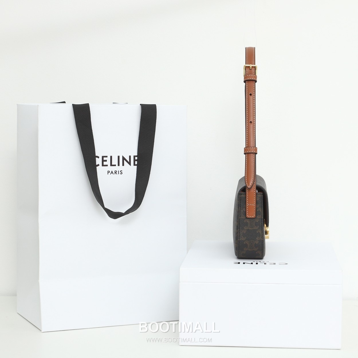 Celine Triomphe Monogram Canvas Cowhide Shoulder Bag with Metal Detail 셀린느 트리옹프 모노그램 캔버스 카우하이드 숄더백 메탈디테일 194143 20cm 12