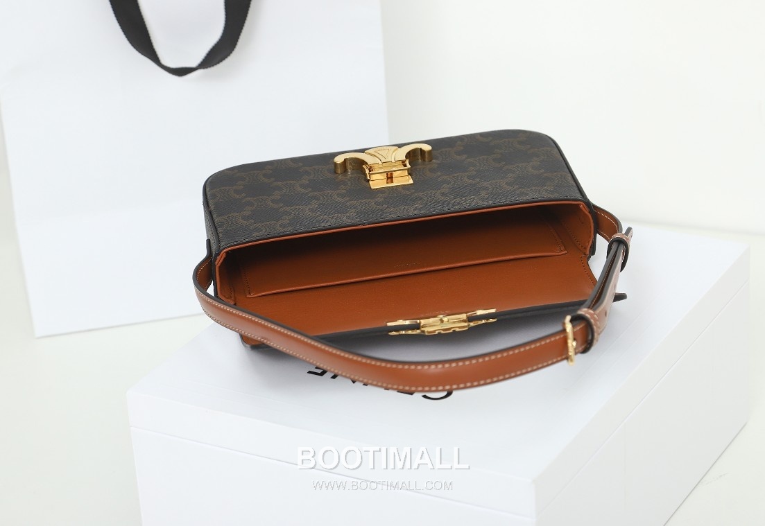 Celine Triomphe Monogram Canvas Cowhide Shoulder Bag with Metal Detail 셀린느 트리옹프 모노그램 캔버스 카우하이드 숄더백 메탈디테일 194143 20cm 15