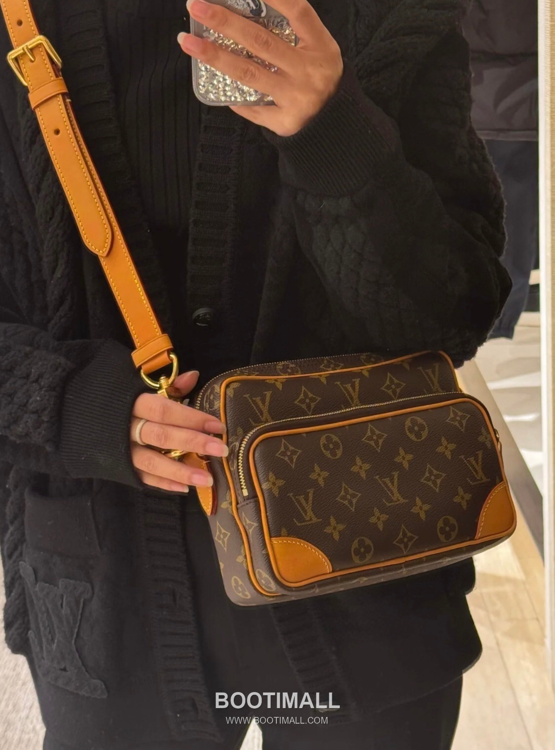 Louis Vuitton Nil Monogram Canvas Leather Shoulder Bag with Pearl Zip Detail 루이비통 닐 모노그램 캔버스 숄더백 펄지퍼 M14016 25cm 2