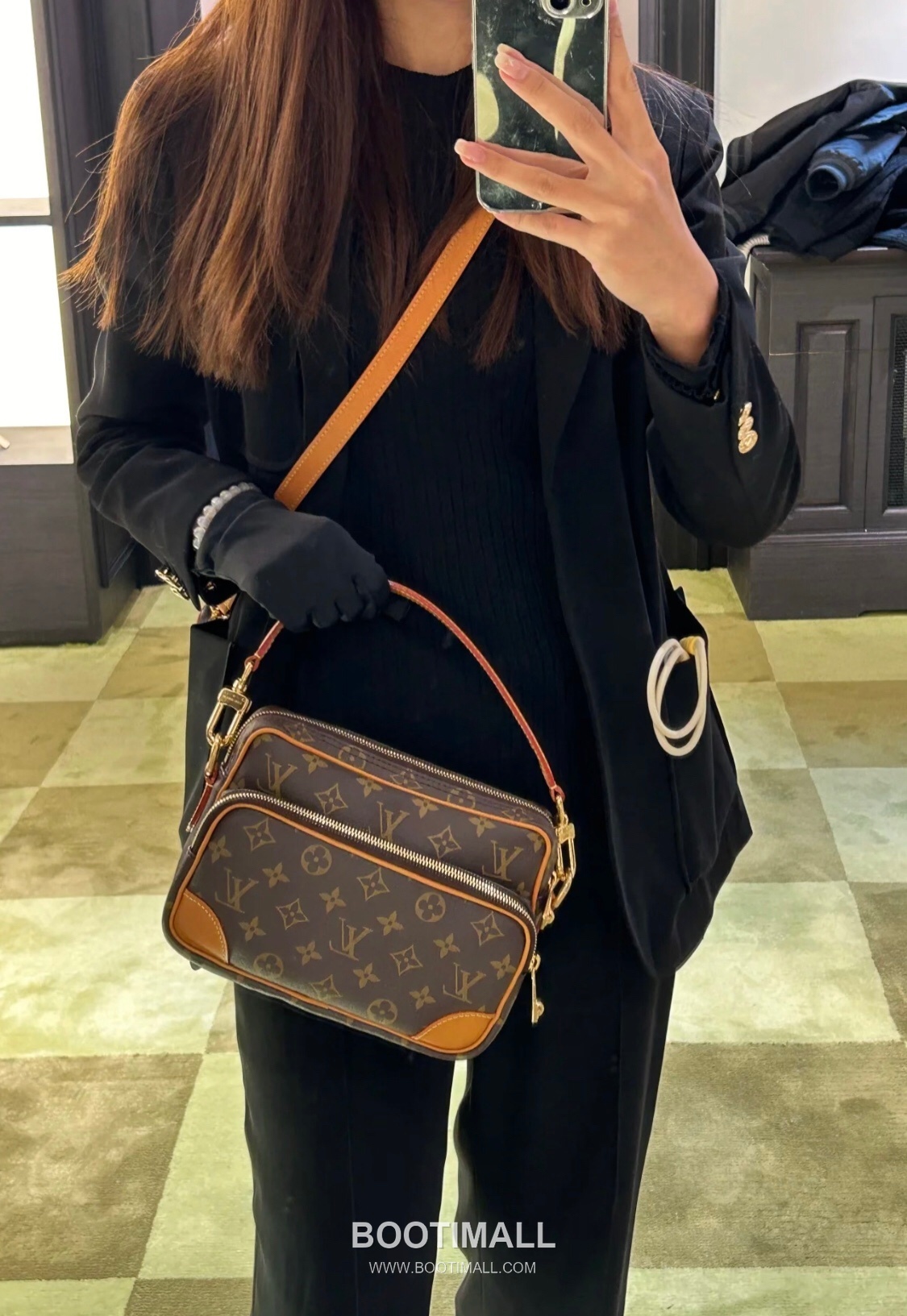 Louis Vuitton Nil Monogram Canvas Leather Shoulder Bag with Pearl Zip Detail 루이비통 닐 모노그램 캔버스 숄더백 펄지퍼 M14016 25cm 3