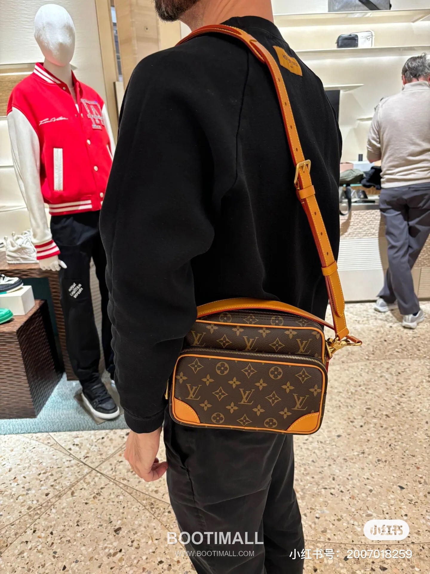 Louis Vuitton Nil Monogram Canvas Leather Shoulder Bag with Pearl Zip Detail 루이비통 닐 모노그램 캔버스 숄더백 펄지퍼 M14016 25cm 4