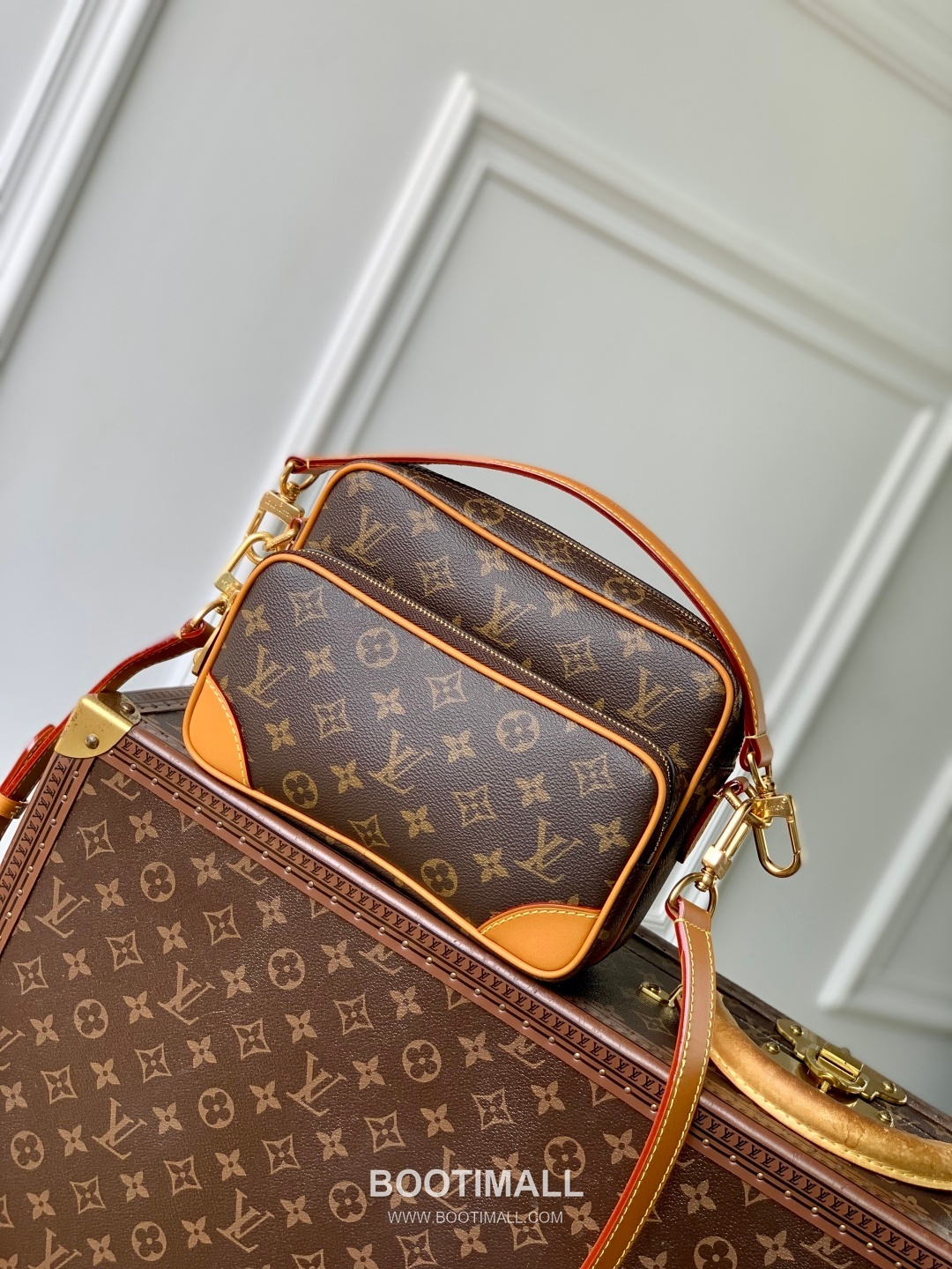 Louis Vuitton Nil Monogram Canvas Leather Shoulder Bag with Pearl Zip Detail 루이비통 닐 모노그램 캔버스 숄더백 펄지퍼 M14016 25cm 10