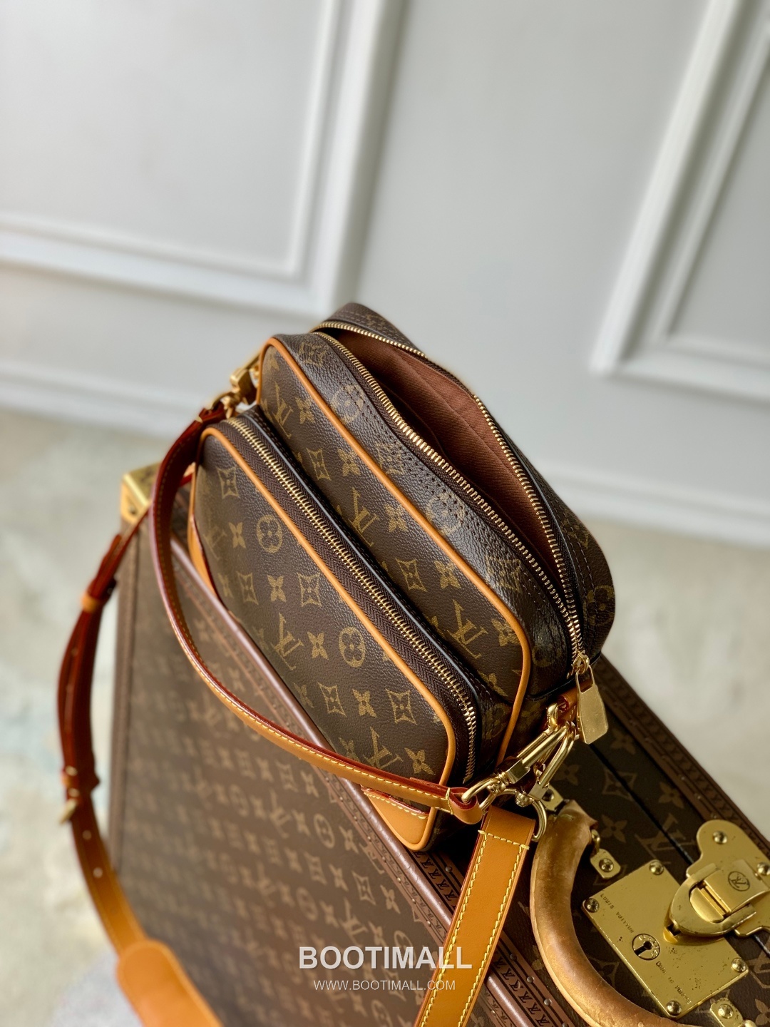 Louis Vuitton Nil Monogram Canvas Leather Shoulder Bag with Pearl Zip Detail 루이비통 닐 모노그램 캔버스 숄더백 펄지퍼 M14016 25cm 18