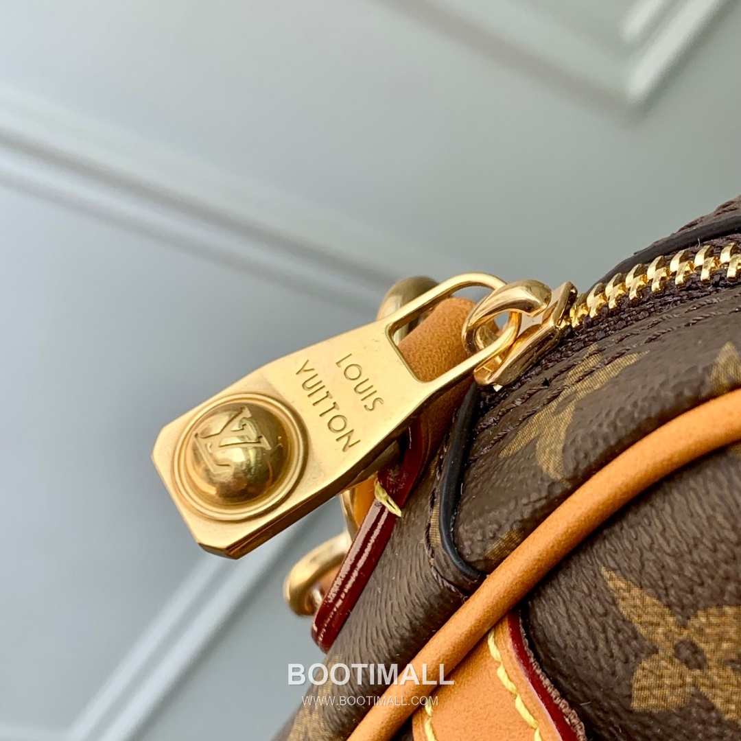 Louis Vuitton Danube Monogram Canvas Crossbody Bag with Pearl Zip Detail 루이비통 다뉴브 모노그램 캔버스 크로스백 펄지퍼 M14013 16cm 6