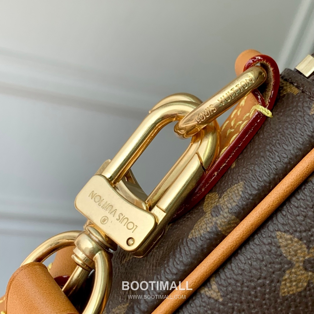 Louis Vuitton Danube Monogram Canvas Crossbody Bag with Pearl Zip Detail 루이비통 다뉴브 모노그램 캔버스 크로스백 펄지퍼 M14013 16cm 7
