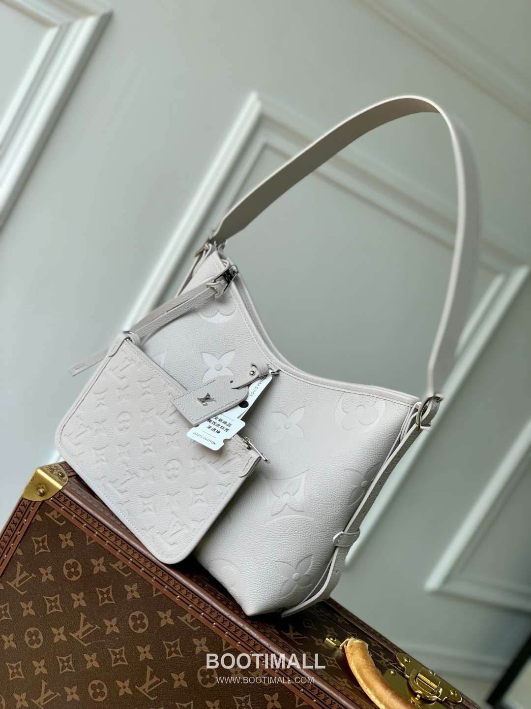 Louis Vuitton CarryAll PM Monogram Empreinte Leather Tote Shoulder Bag with Name Tag Detail 루이비통 캐리올 PM 모노그램 앙프렝뜨 토트 숄더백 네임택 M46288 29.5cm 2
