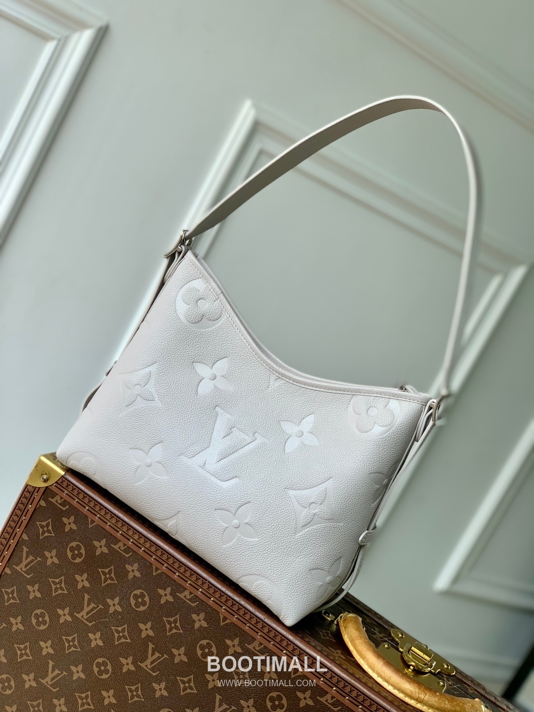 Louis Vuitton CarryAll PM Monogram Empreinte Leather Tote Shoulder Bag with Name Tag Detail 루이비통 캐리올 PM 모노그램 앙프렝뜨 토트 숄더백 네임택 M46288 29.5cm 3