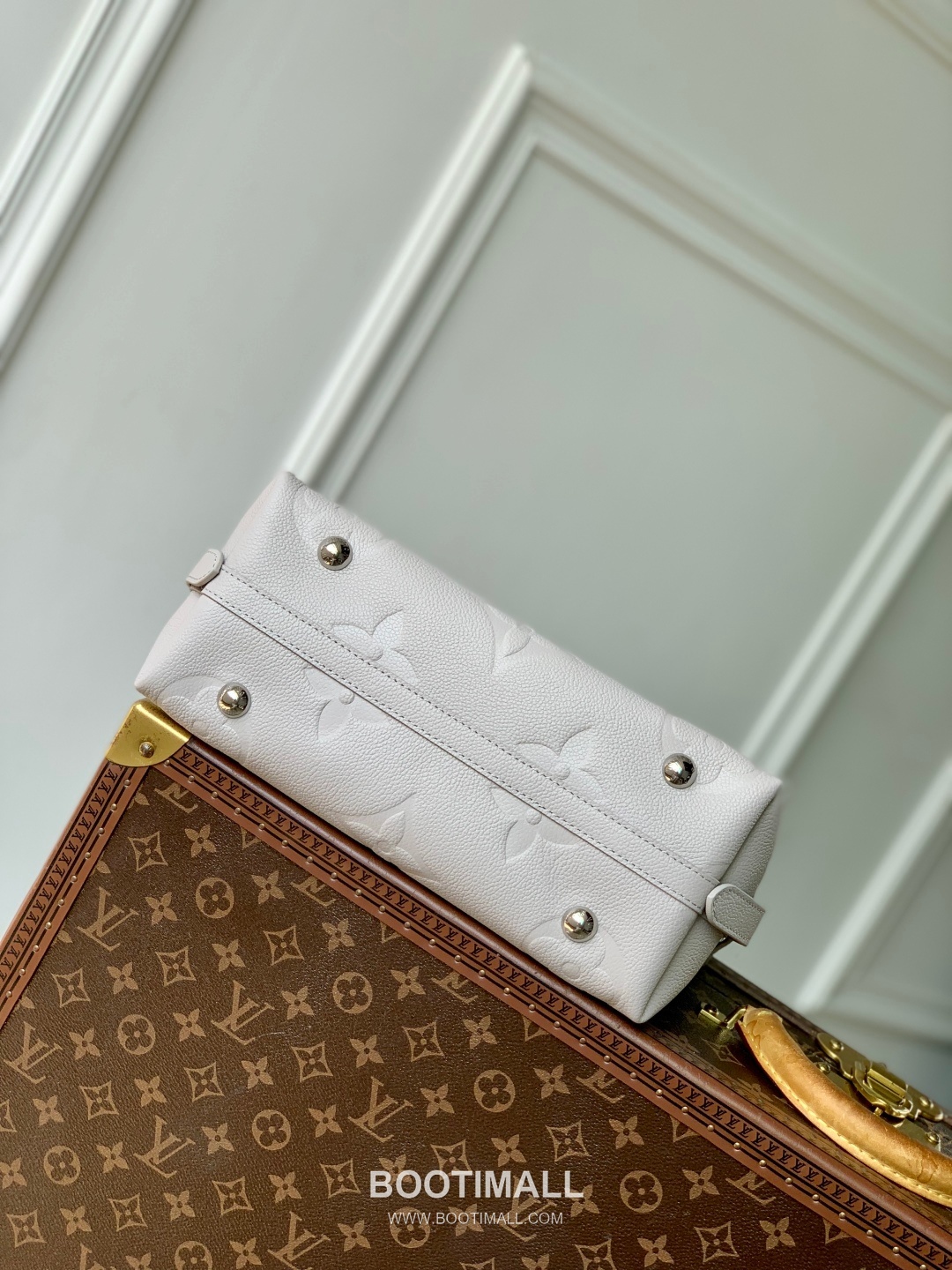 Louis Vuitton CarryAll PM Monogram Empreinte Leather Tote Shoulder Bag with Name Tag Detail 루이비통 캐리올 PM 모노그램 앙프렝뜨 토트 숄더백 네임택 M46288 29.5cm 4