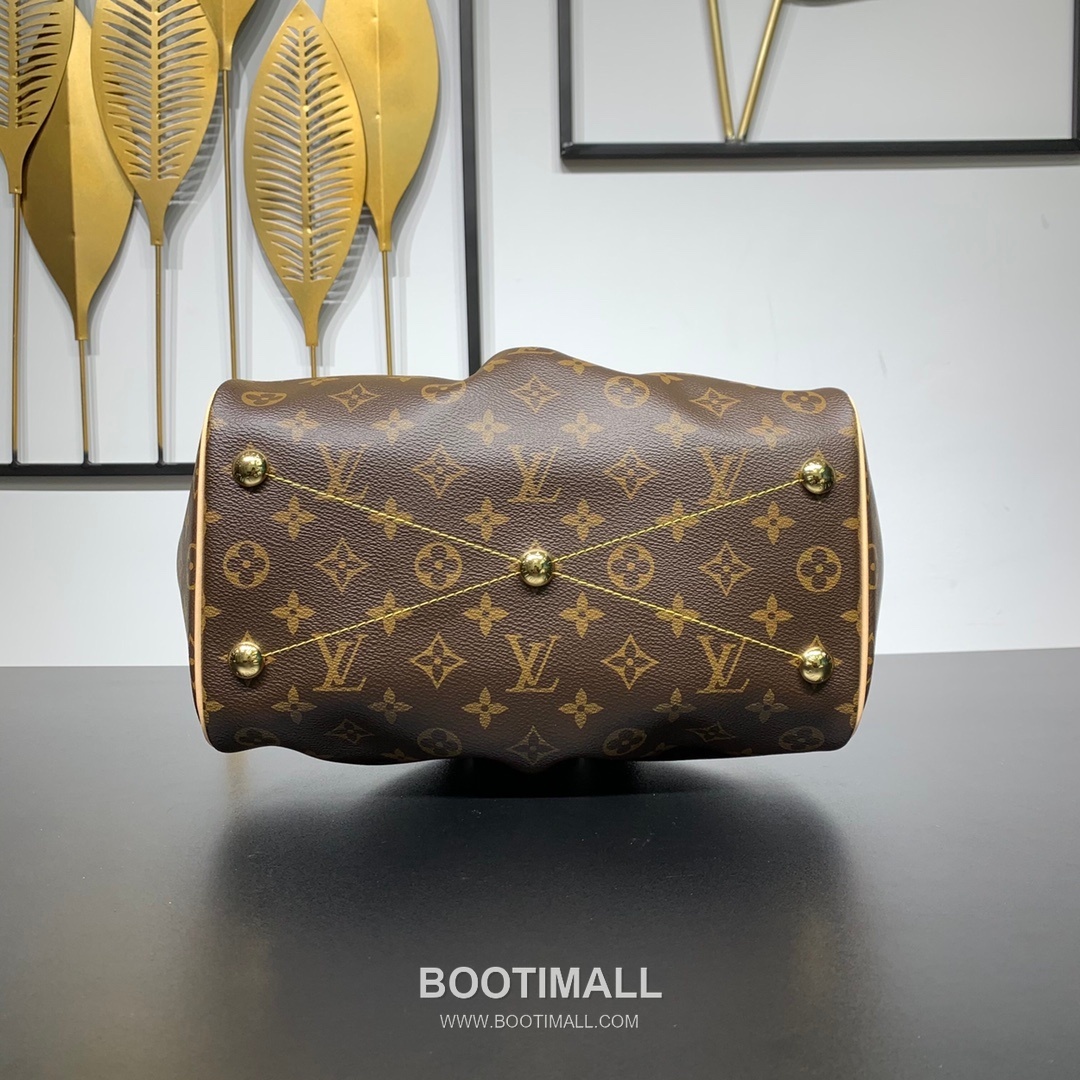 Louis Vuitton Tivoli PM Monogram Canvas Bowling Bag with Bottom Stud Detail 루이비통 티볼리 PM 모노그램 캔버스 보울링백 바닥스터드 M40143 36cm 3