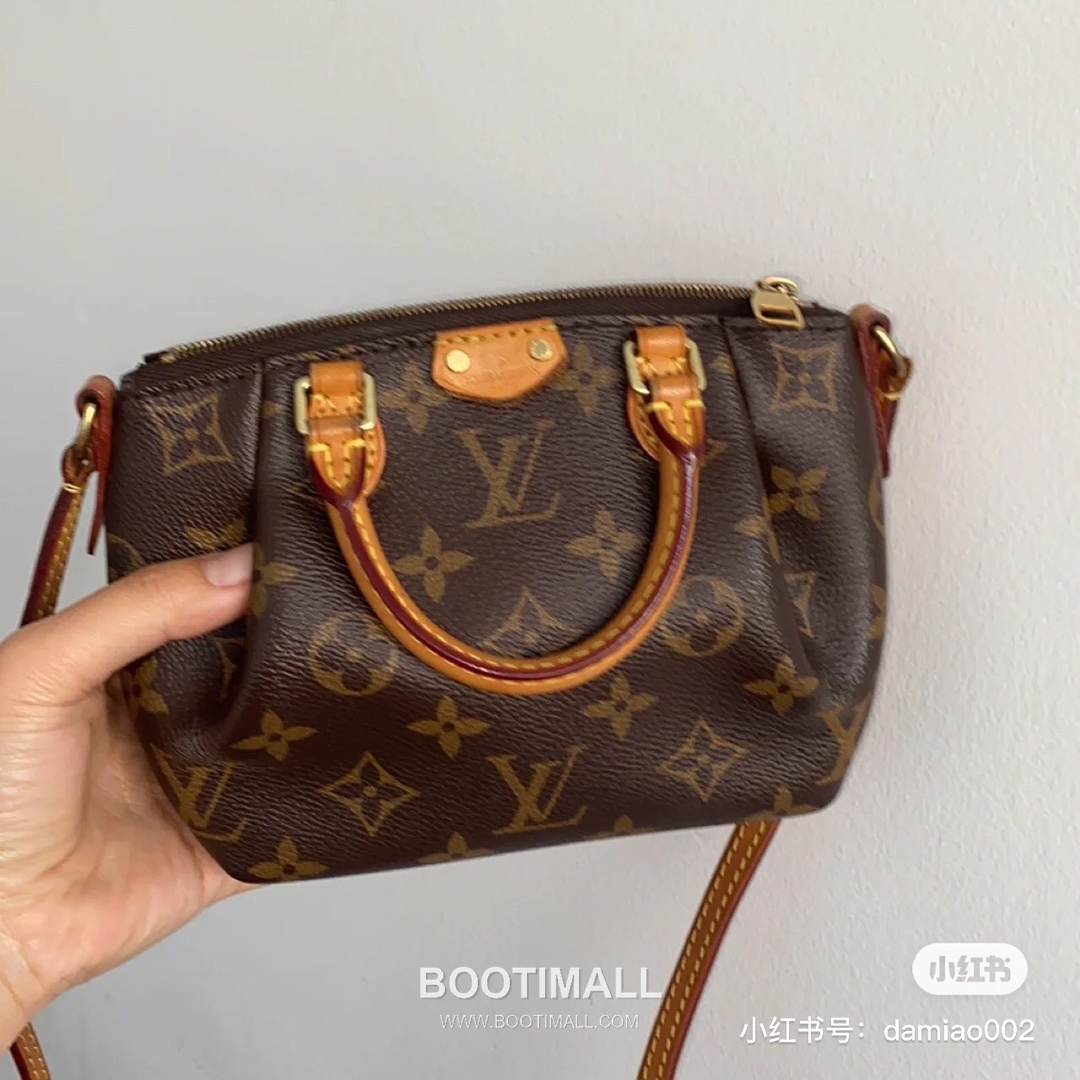 Louis Vuitton Turenne Mini Monogram Canvas Crossbody Bag with Pleated Front Detail 루이비통 투렌느 미니 모노그램 캔버스 크로스백 플리츠프론트 M61253 17cm 9