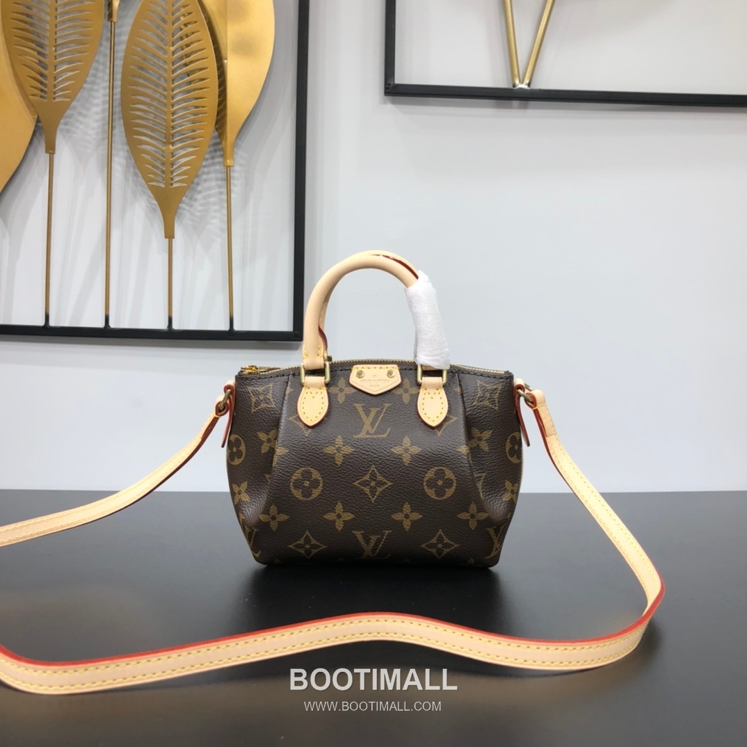 Louis Vuitton Turenne Mini Monogram Canvas Crossbody Bag with Pleated Front Detail 루이비통 투렌느 미니 모노그램 캔버스 크로스백 플리츠프론트 M61253 17cm 10