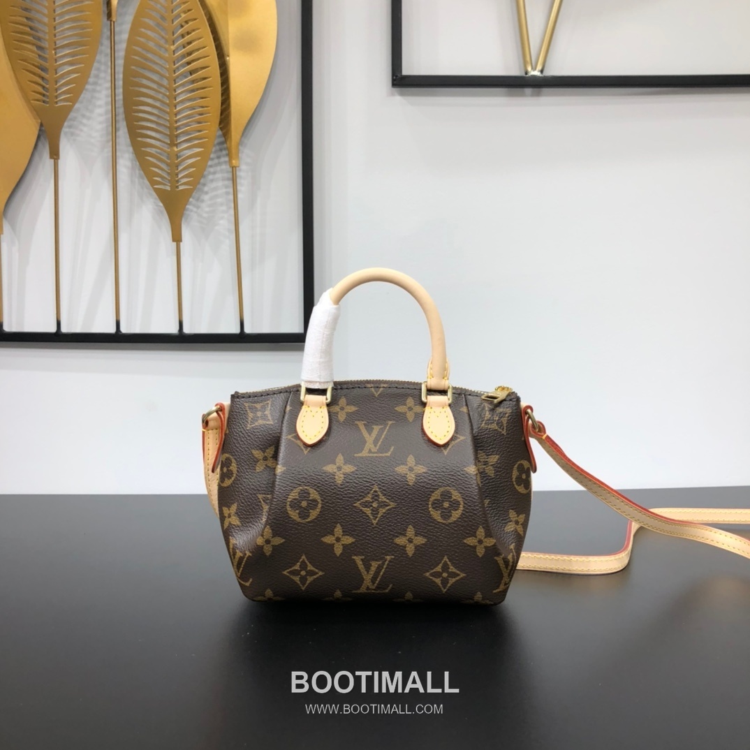 Louis Vuitton Turenne Mini Monogram Canvas Crossbody Bag with Pleated Front Detail 루이비통 투렌느 미니 모노그램 캔버스 크로스백 플리츠프론트 M61253 17cm 11