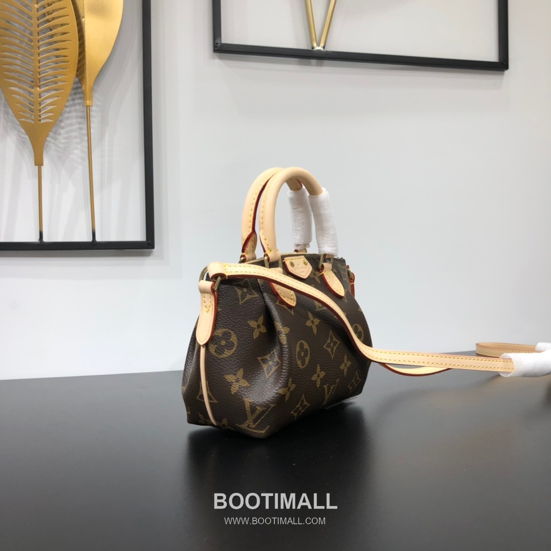 Louis Vuitton Turenne Mini Monogram Canvas Crossbody Bag with Pleated Front Detail 루이비통 투렌느 미니 모노그램 캔버스 크로스백 플리츠프론트 M61253 17cm 12