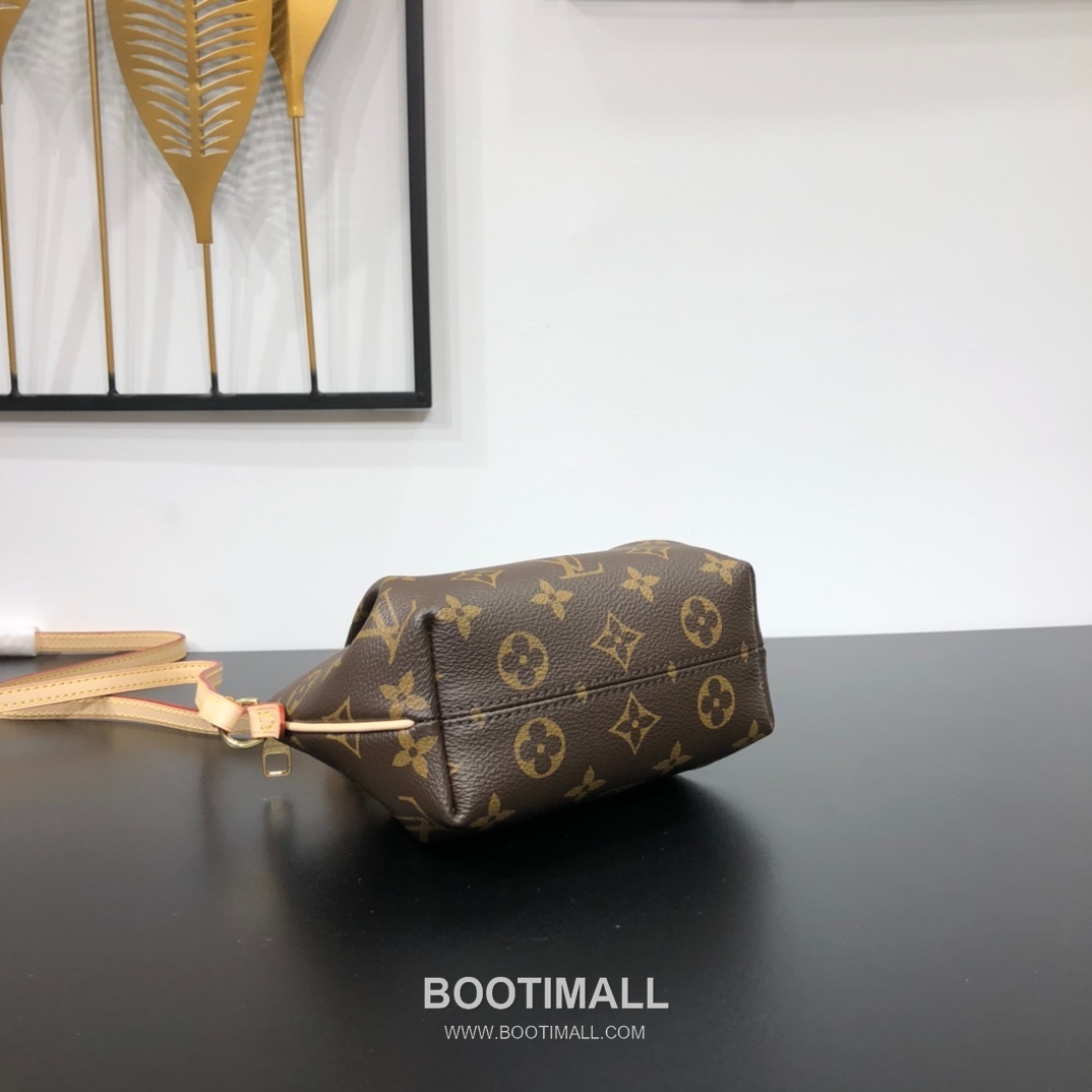 Louis Vuitton Turenne Mini Monogram Canvas Crossbody Bag with Pleated Front Detail 루이비통 투렌느 미니 모노그램 캔버스 크로스백 플리츠프론트 M61253 17cm 13