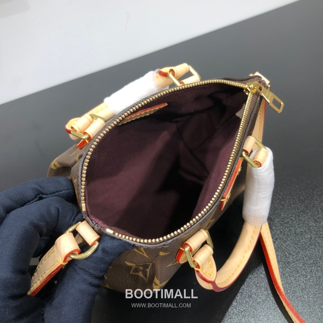 Louis Vuitton Turenne Mini Monogram Canvas Crossbody Bag with Pleated Front Detail 루이비통 투렌느 미니 모노그램 캔버스 크로스백 플리츠프론트 M61253 17cm 14