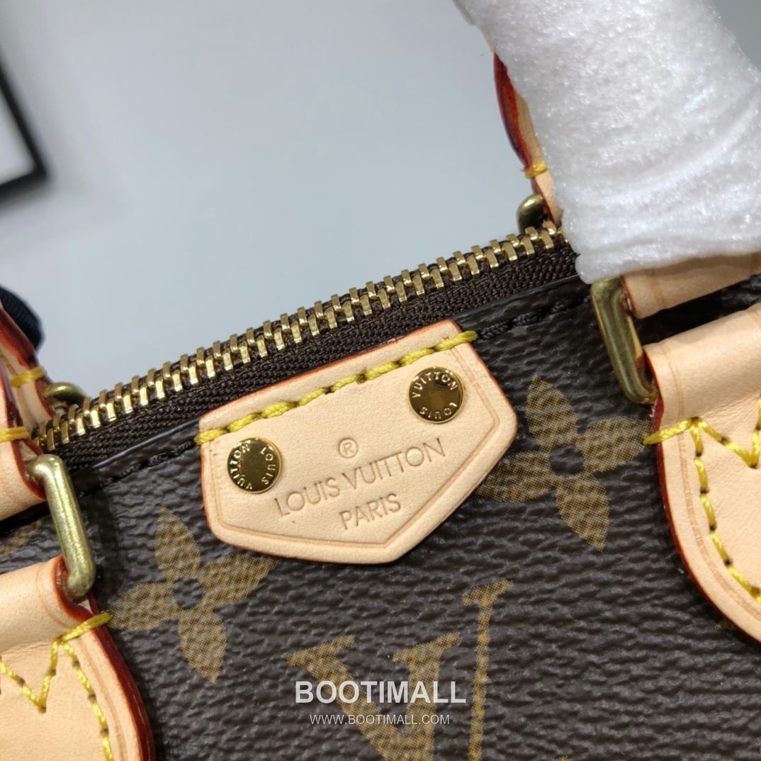 Louis Vuitton Turenne Mini Monogram Canvas Crossbody Bag with Pleated Front Detail 루이비통 투렌느 미니 모노그램 캔버스 크로스백 플리츠프론트 M61253 17cm 17