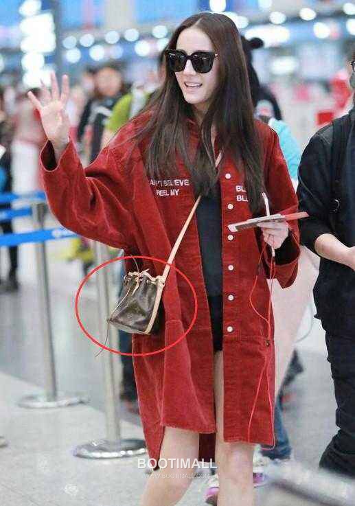 Louis Vuitton Nano Lockit Monogram Canvas Bucket Crossbody Bag with Drawstring Detail 루이비통 나노 락킷 모노그램 캔버스 버킷 크로스백 드로우스트링 M41346 13cm 2