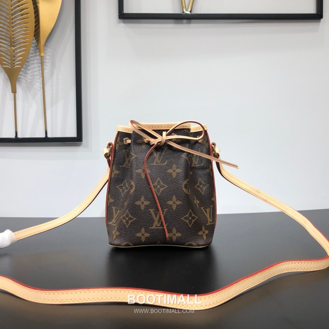 Louis Vuitton Nano Lockit Monogram Canvas Bucket Crossbody Bag with Drawstring Detail 루이비통 나노 락킷 모노그램 캔버스 버킷 크로스백 드로우스트링 M41346 13cm 10