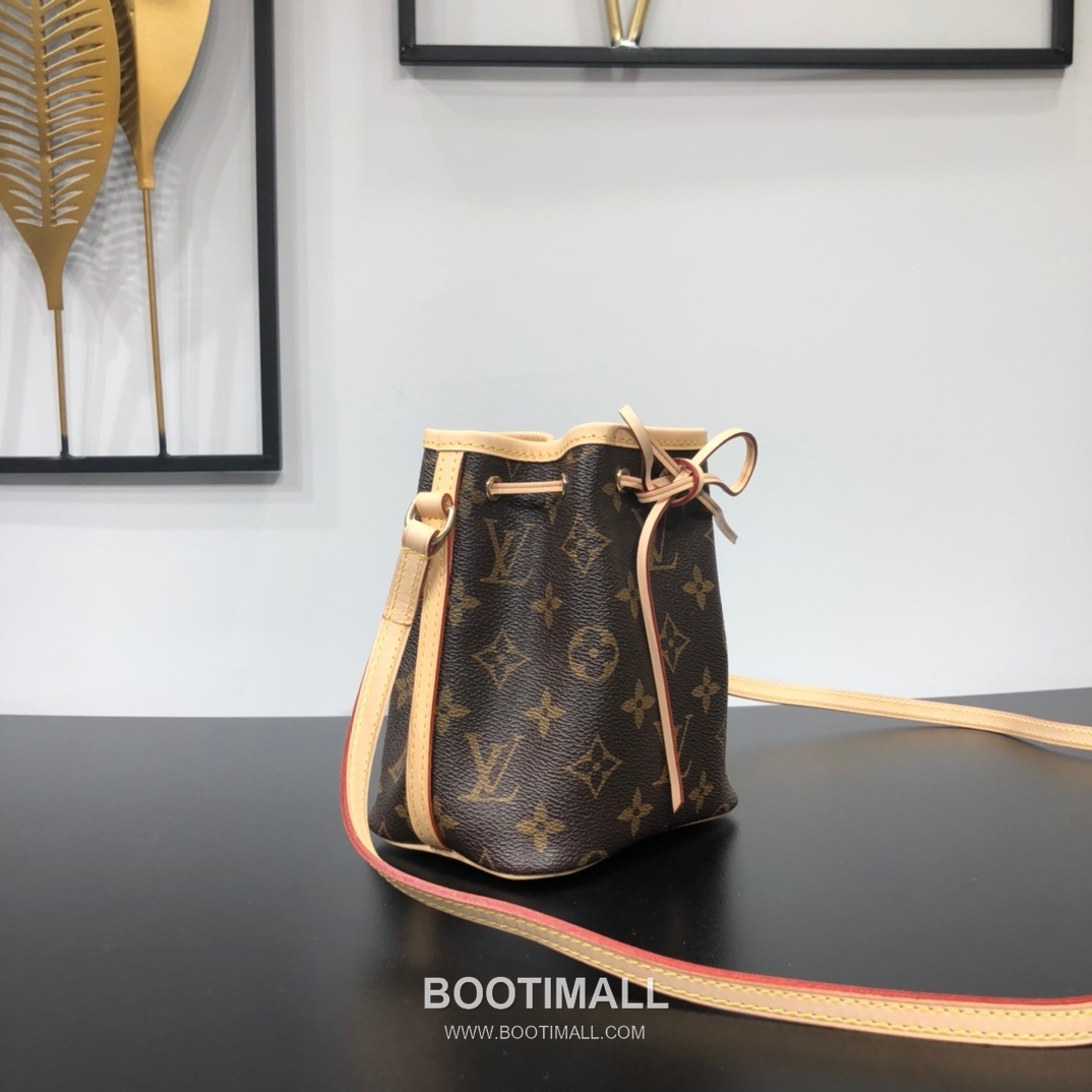 Louis Vuitton Nano Lockit Monogram Canvas Bucket Crossbody Bag with Drawstring Detail 루이비통 나노 락킷 모노그램 캔버스 버킷 크로스백 드로우스트링 M41346 13cm 12