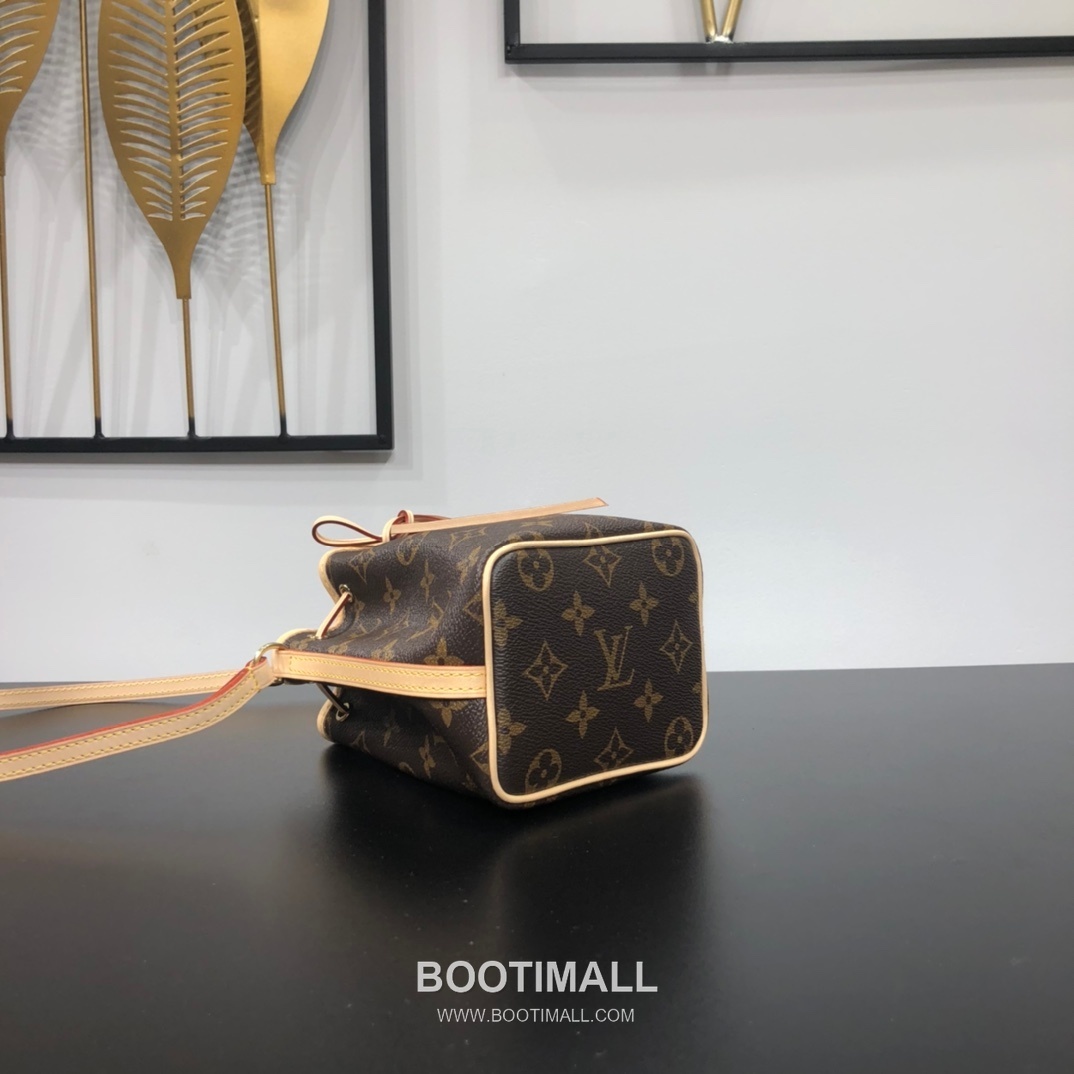 Louis Vuitton Nano Lockit Monogram Canvas Bucket Crossbody Bag with Drawstring Detail 루이비통 나노 락킷 모노그램 캔버스 버킷 크로스백 드로우스트링 M41346 13cm 13