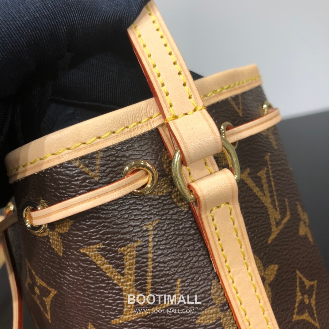 Louis Vuitton Nano Lockit Monogram Canvas Bucket Crossbody Bag with Drawstring Detail 루이비통 나노 락킷 모노그램 캔버스 버킷 크로스백 드로우스트링 M41346 13cm 18
