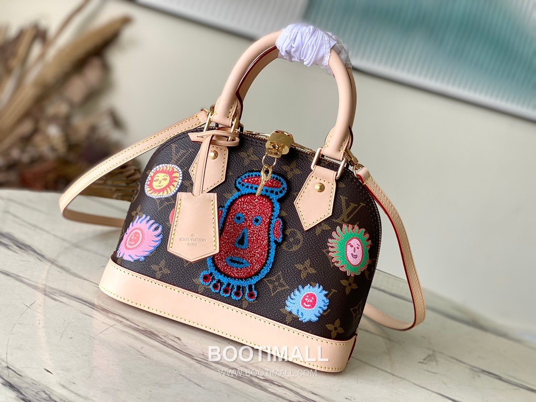 Louis Vuitton Alma BB Monogram Canvas Embroidery Top Handle Crossbody Bag with Artist Print Detail 루이비통 알마 BB 모노그램 캔버스 자수 탑핸들 크로스백 아트프린트 M46428 23.5cm 1