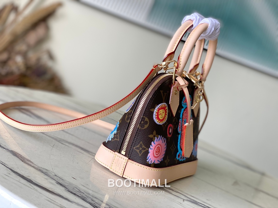 Louis Vuitton Alma BB Monogram Canvas Embroidery Top Handle Crossbody Bag with Artist Print Detail 루이비통 알마 BB 모노그램 캔버스 자수 탑핸들 크로스백 아트프린트 M46428 23.5cm 3